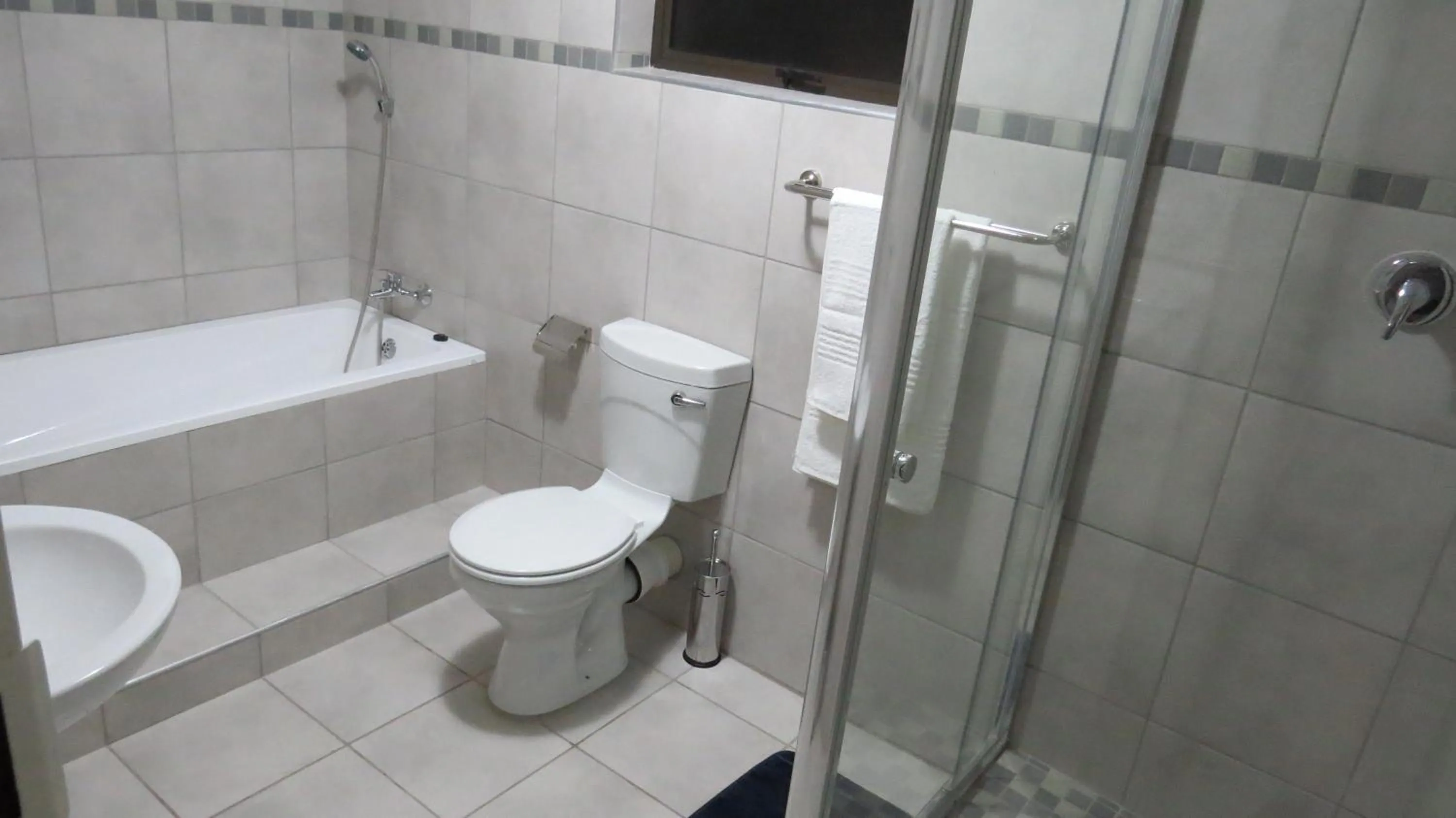 Shower in Villa Strada Guesthouse