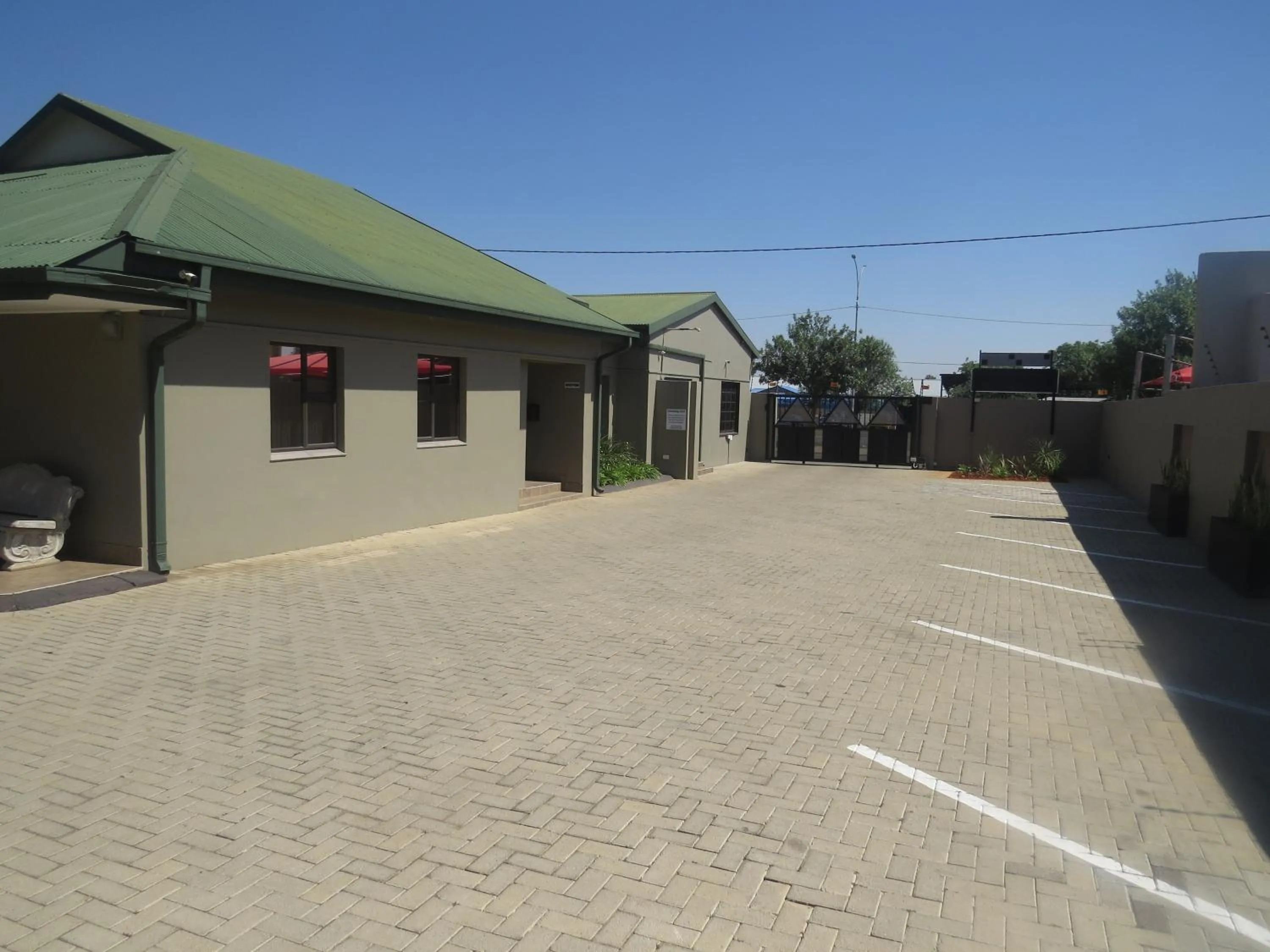 Property building in Villa Strada Guesthouse