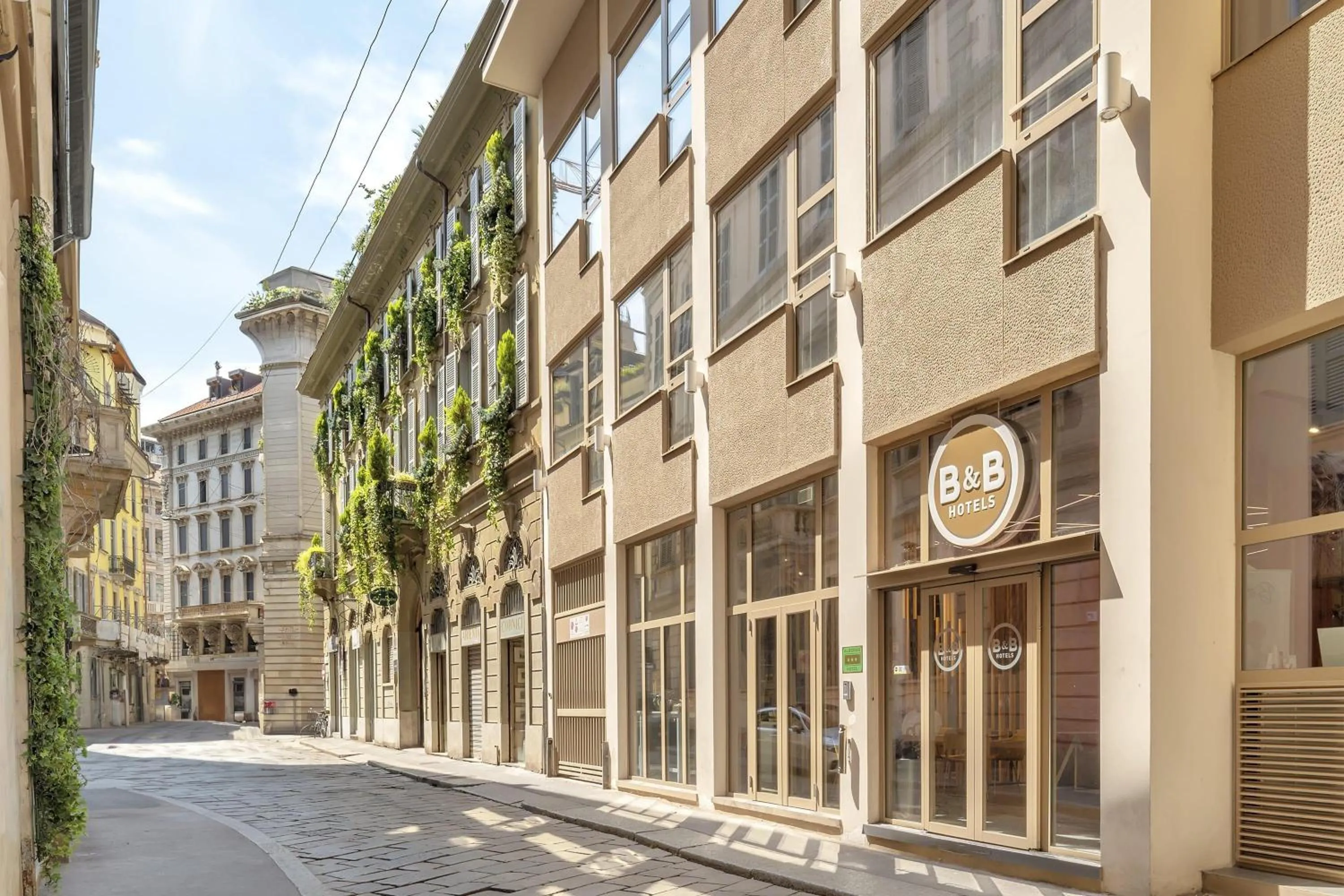 Property building in B&B Hotel Milano City Center Duomo