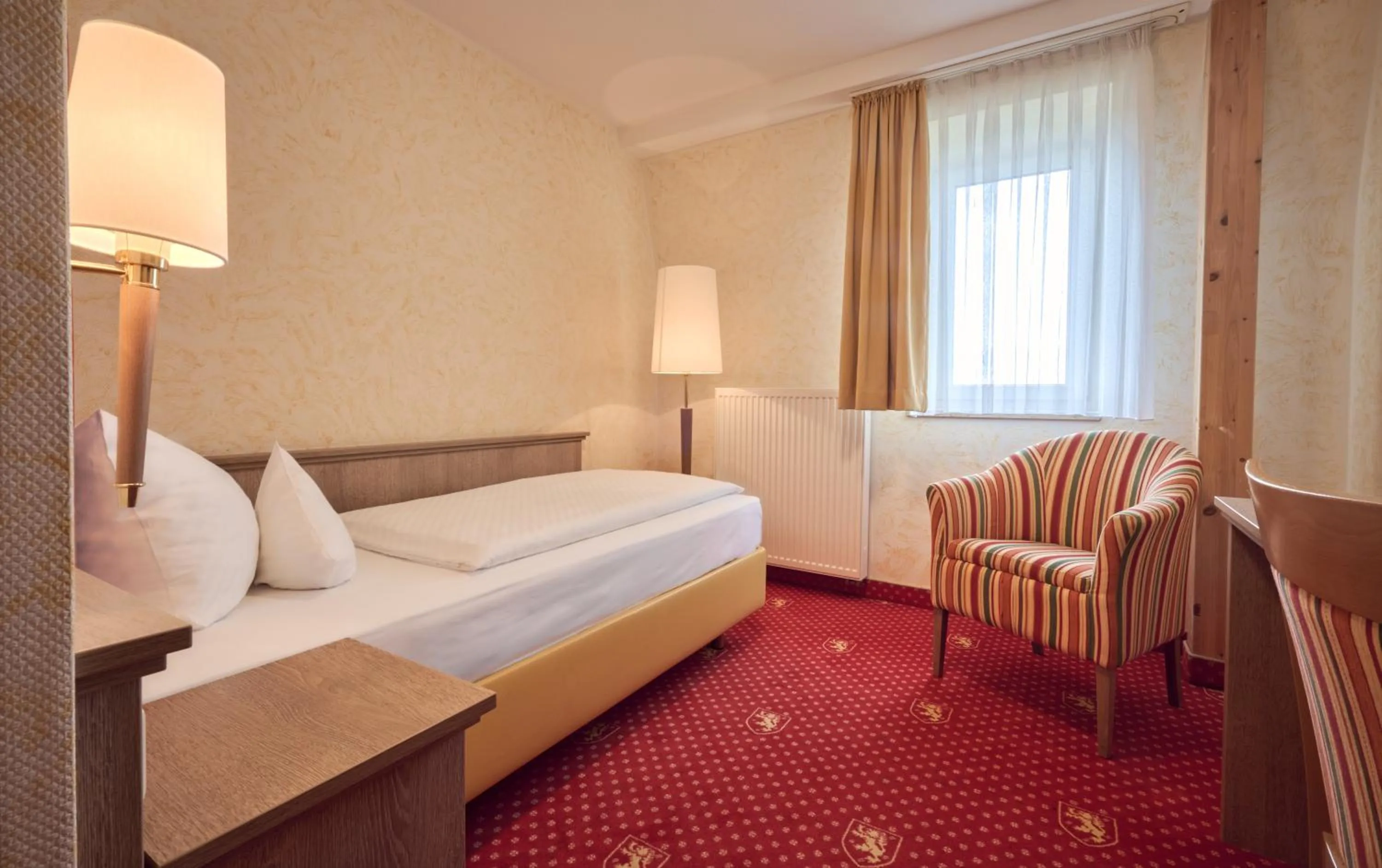 Photo of the whole room, Bed in Hotel Wittelsbacher Höh