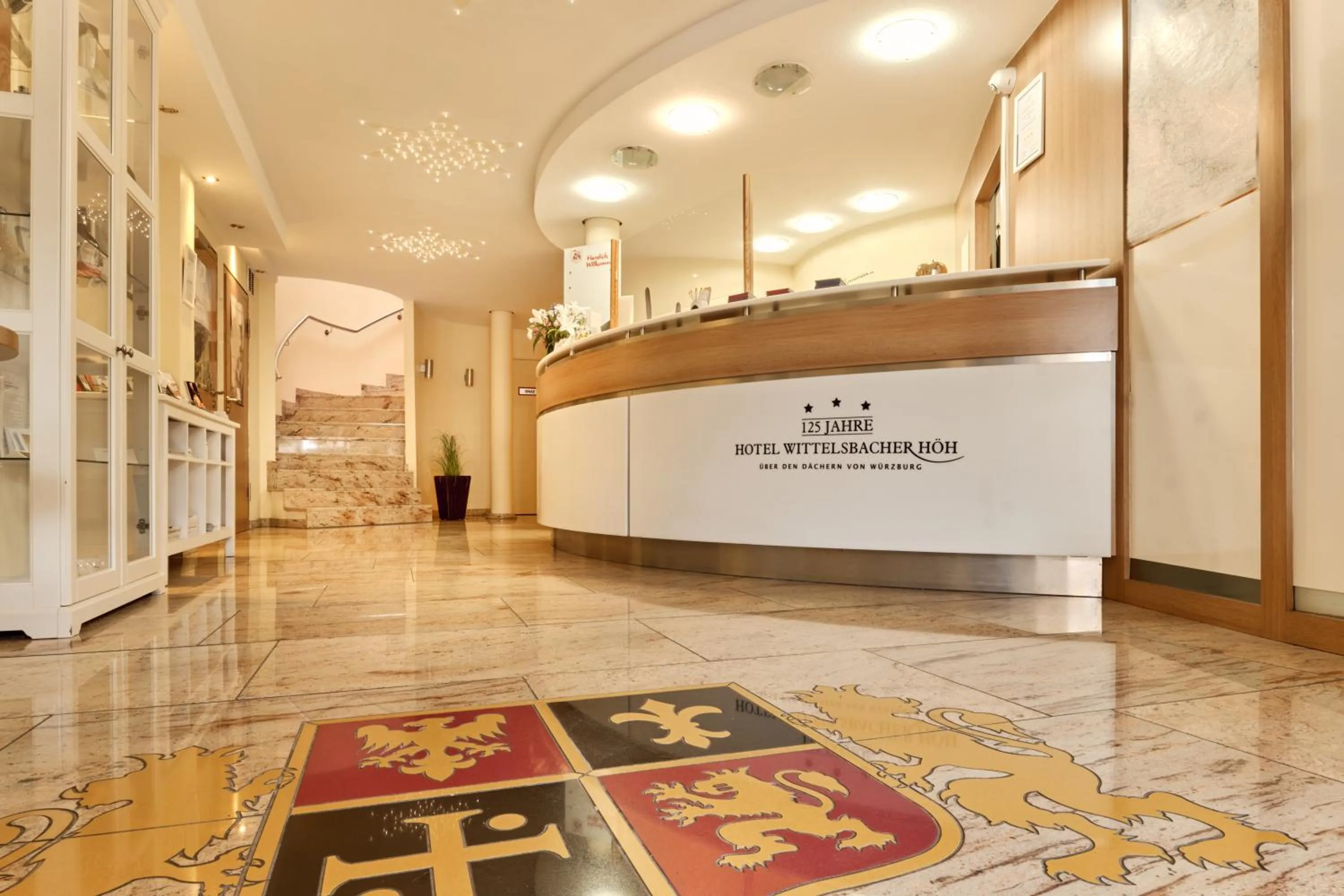 Lobby or reception in Hotel Wittelsbacher Höh