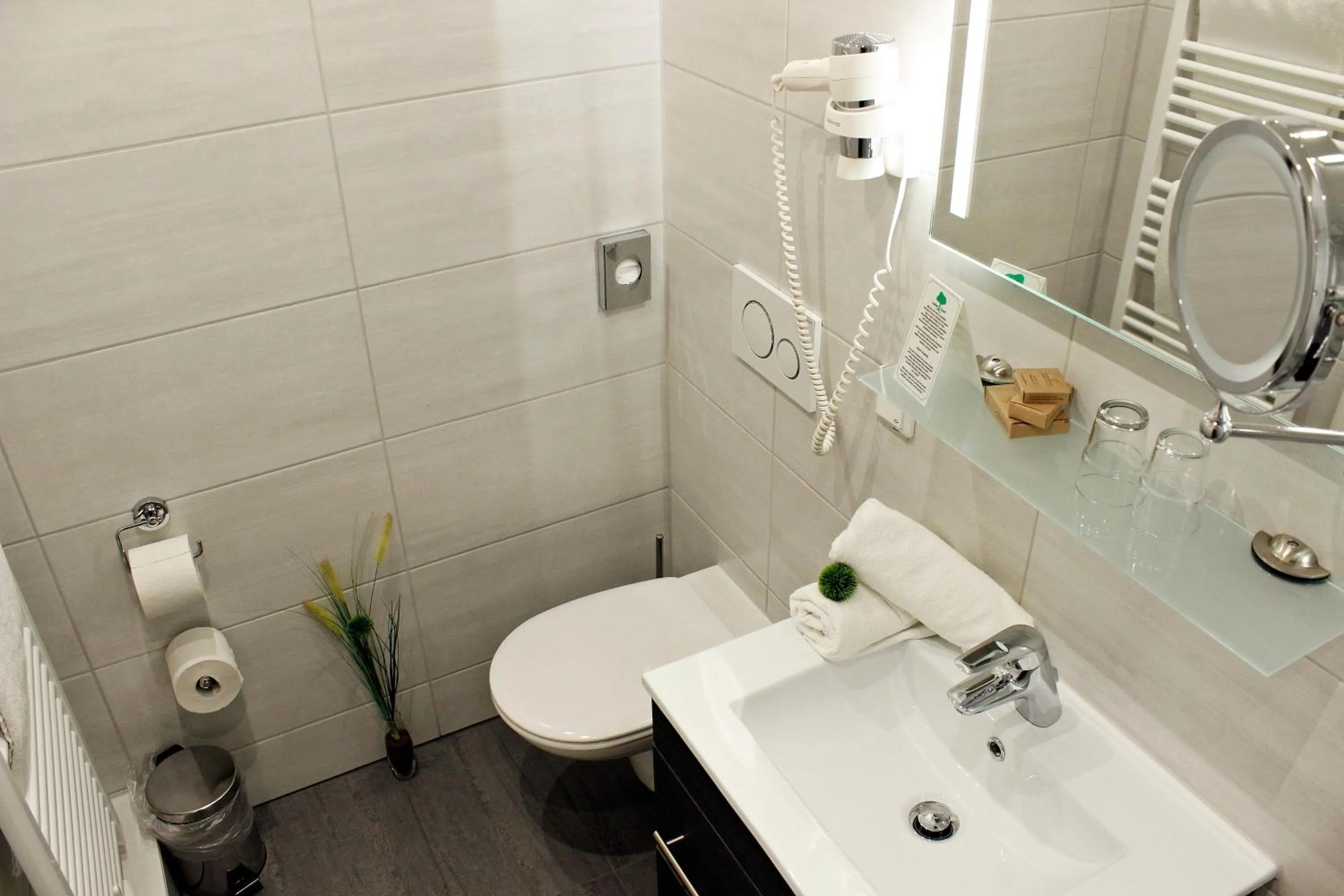 Bathroom in Hotel Wittelsbacher Höh