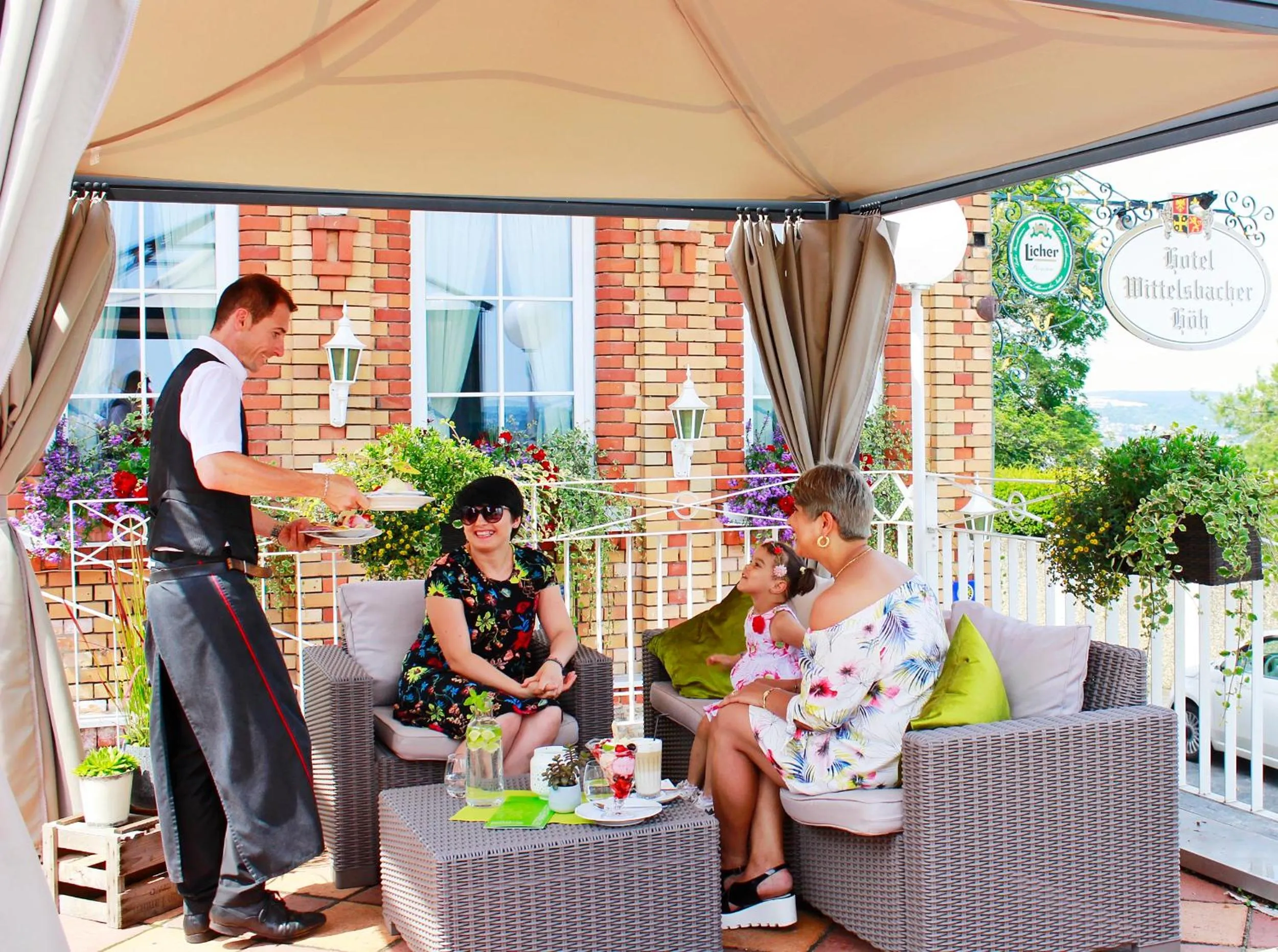 People in Hotel Wittelsbacher Höh