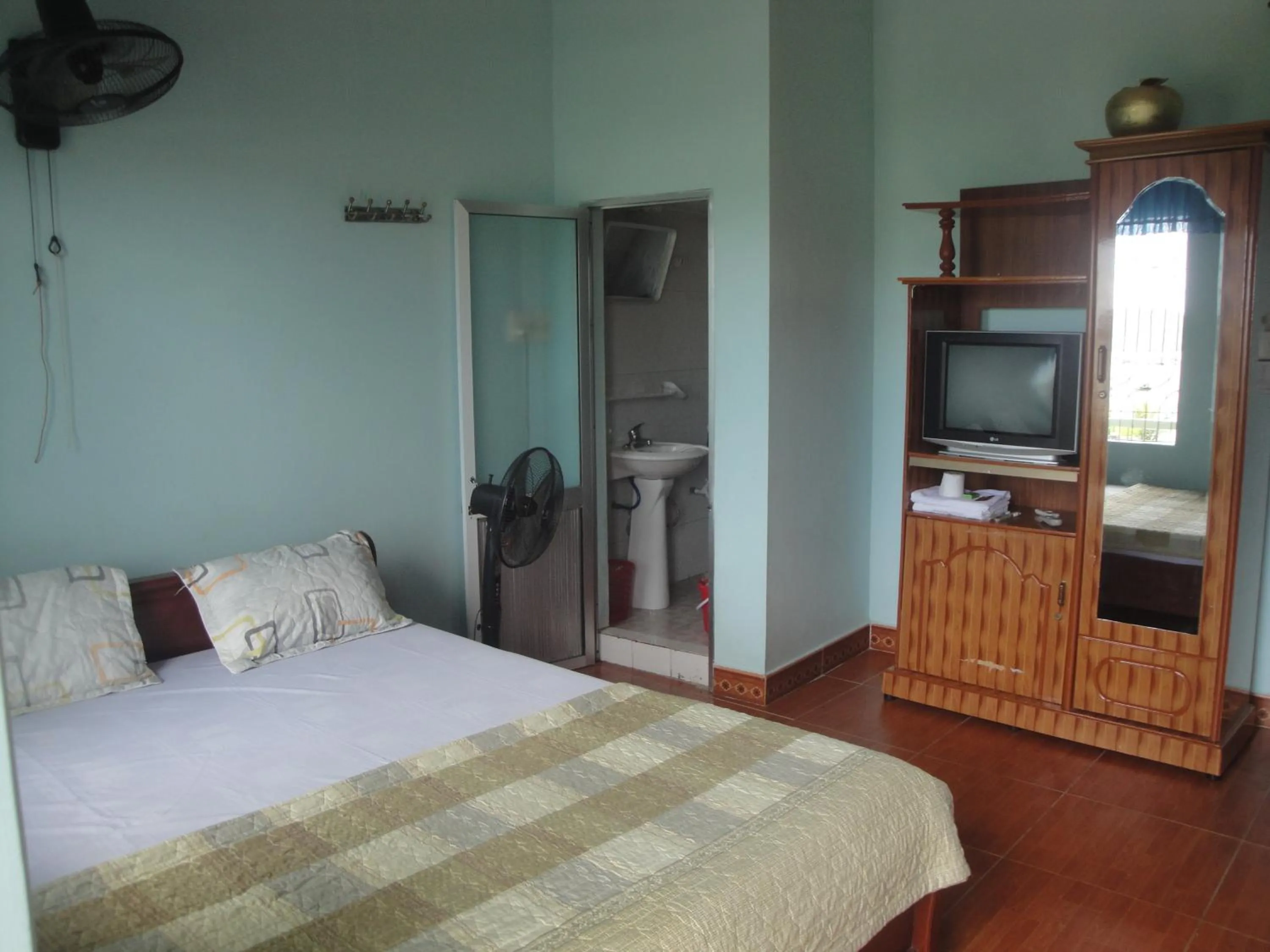 Photo of the whole room, Bed in Phuong Mai Family Hotel
