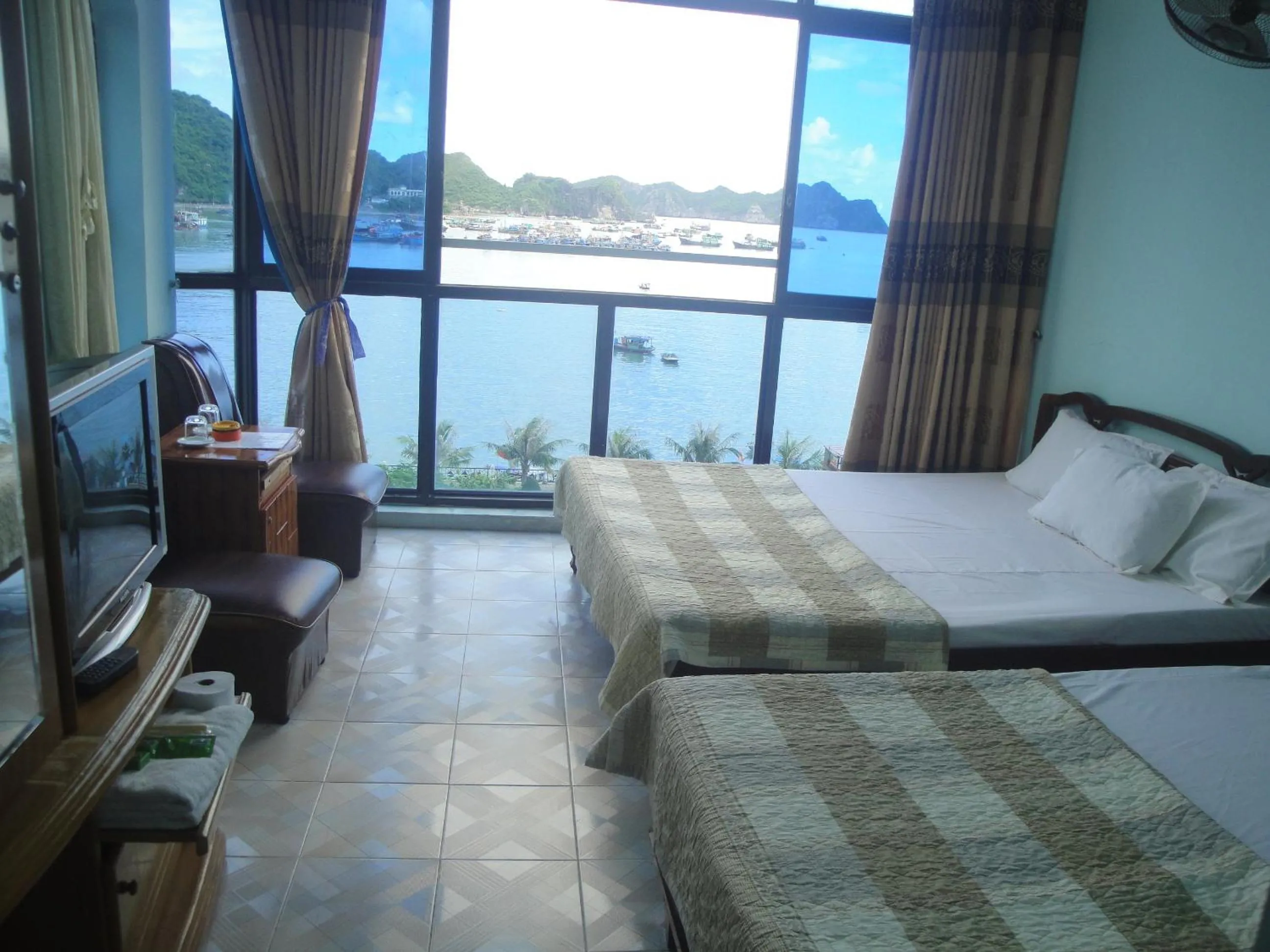 Mountain view, Bed in Phuong Mai Family Hotel