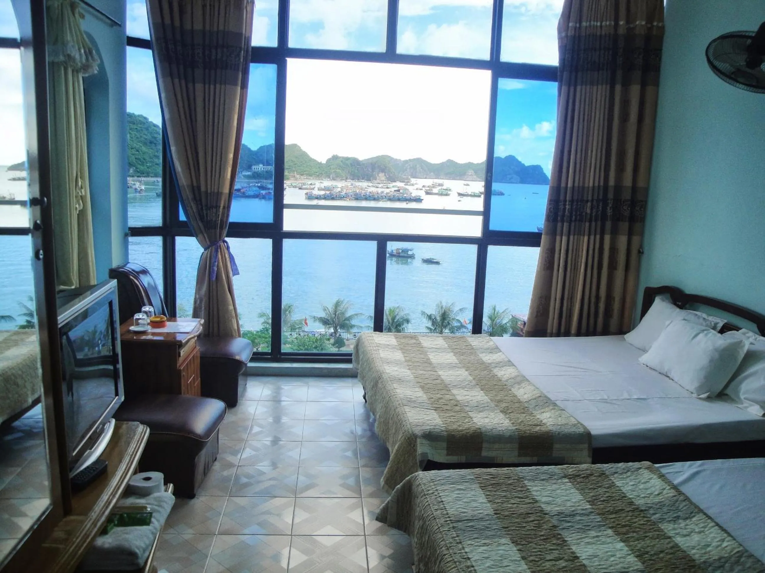 Mountain view, Bed in Phuong Mai Family Hotel