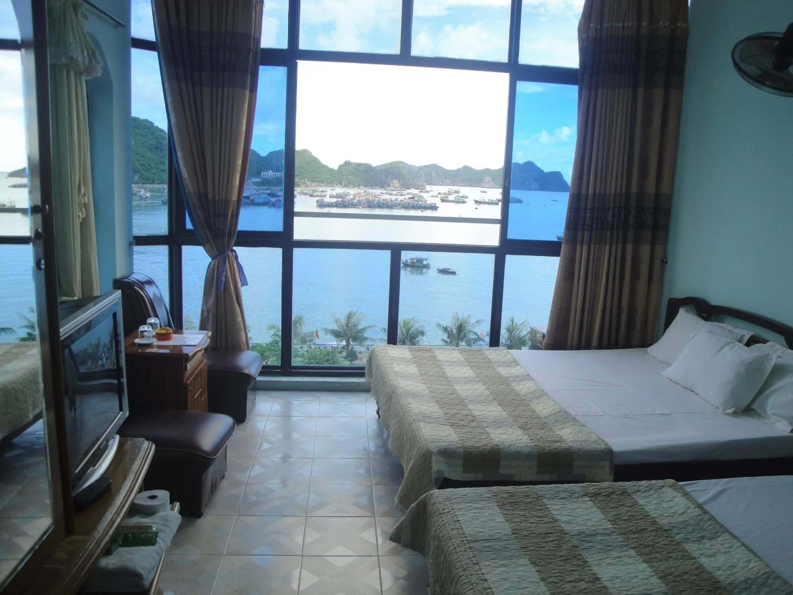 Mountain view, Bed in Phuong Mai Family Hotel
