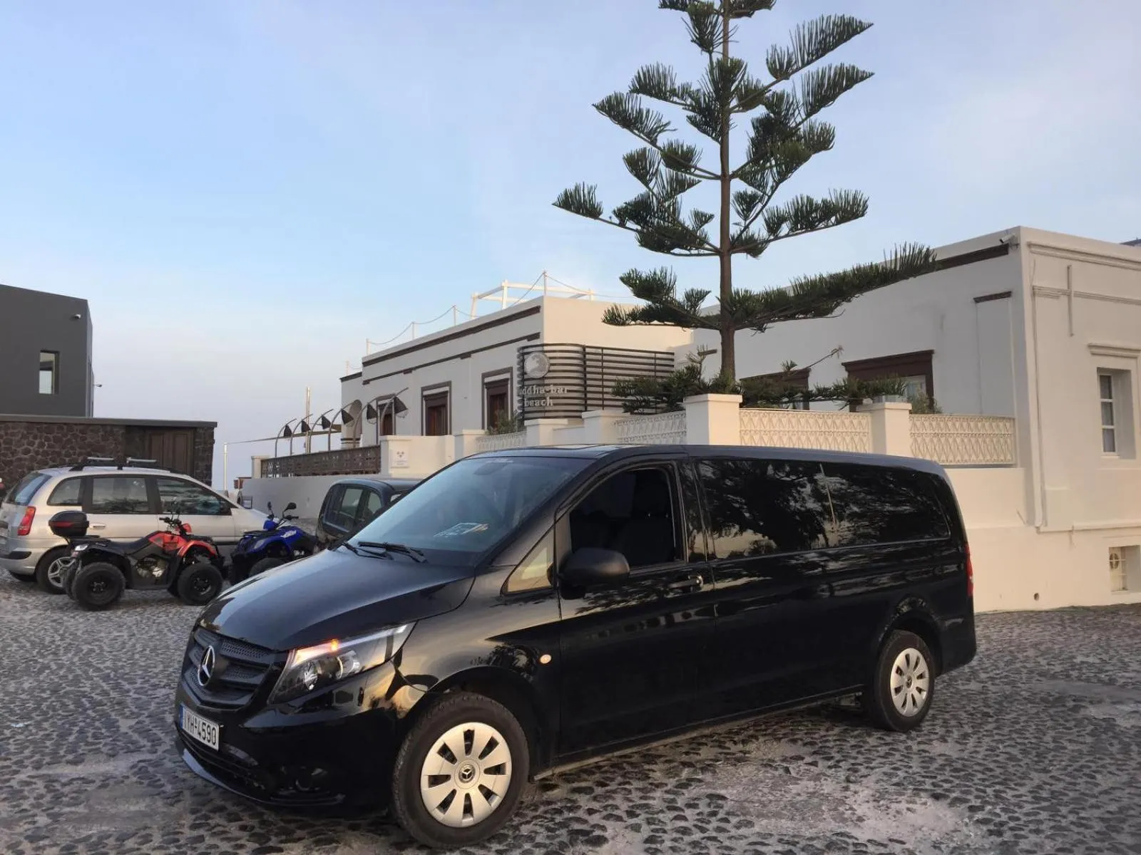 Area and facilities in Amphitrite Suites Santorini