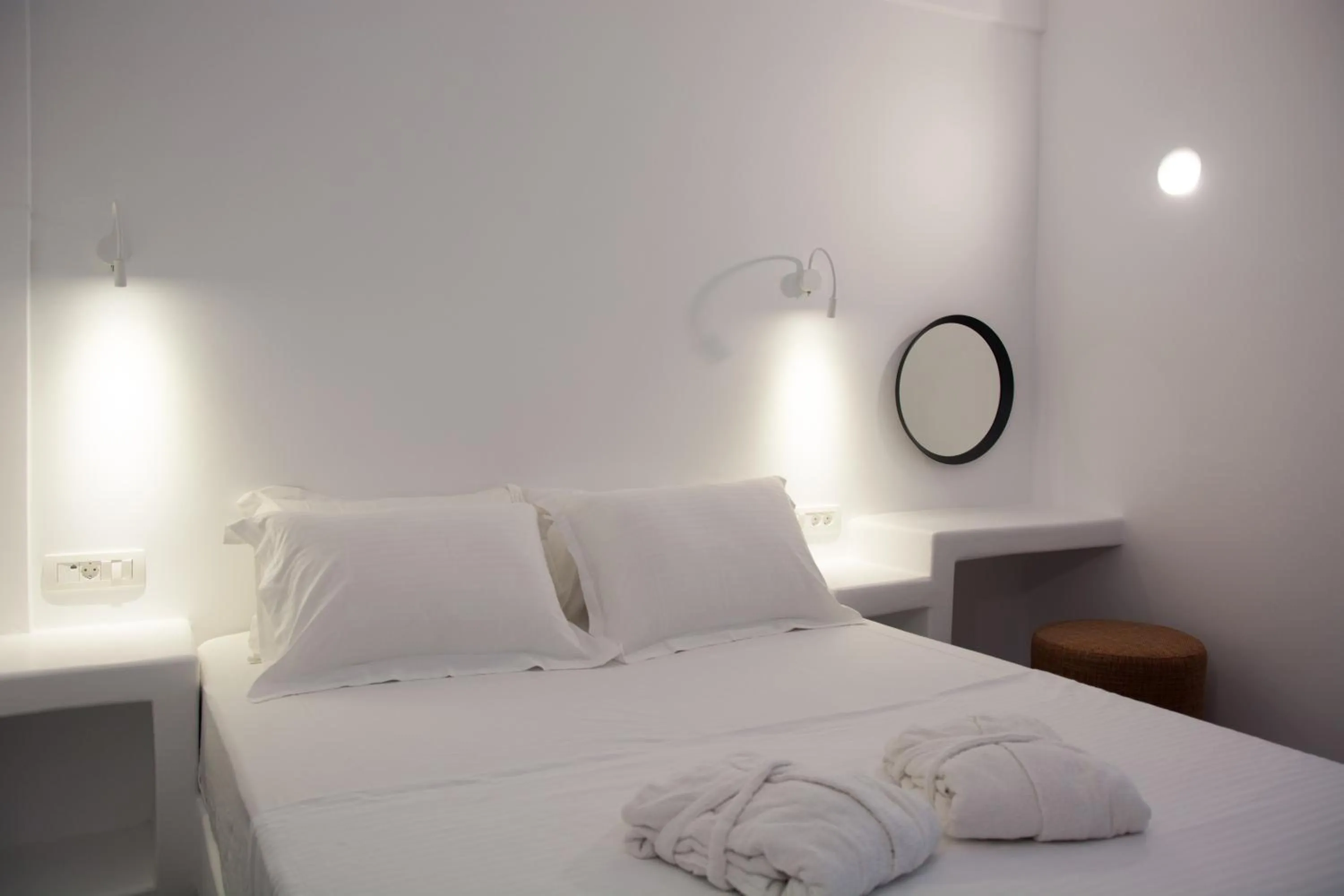 Bed in Amphitrite Suites Santorini