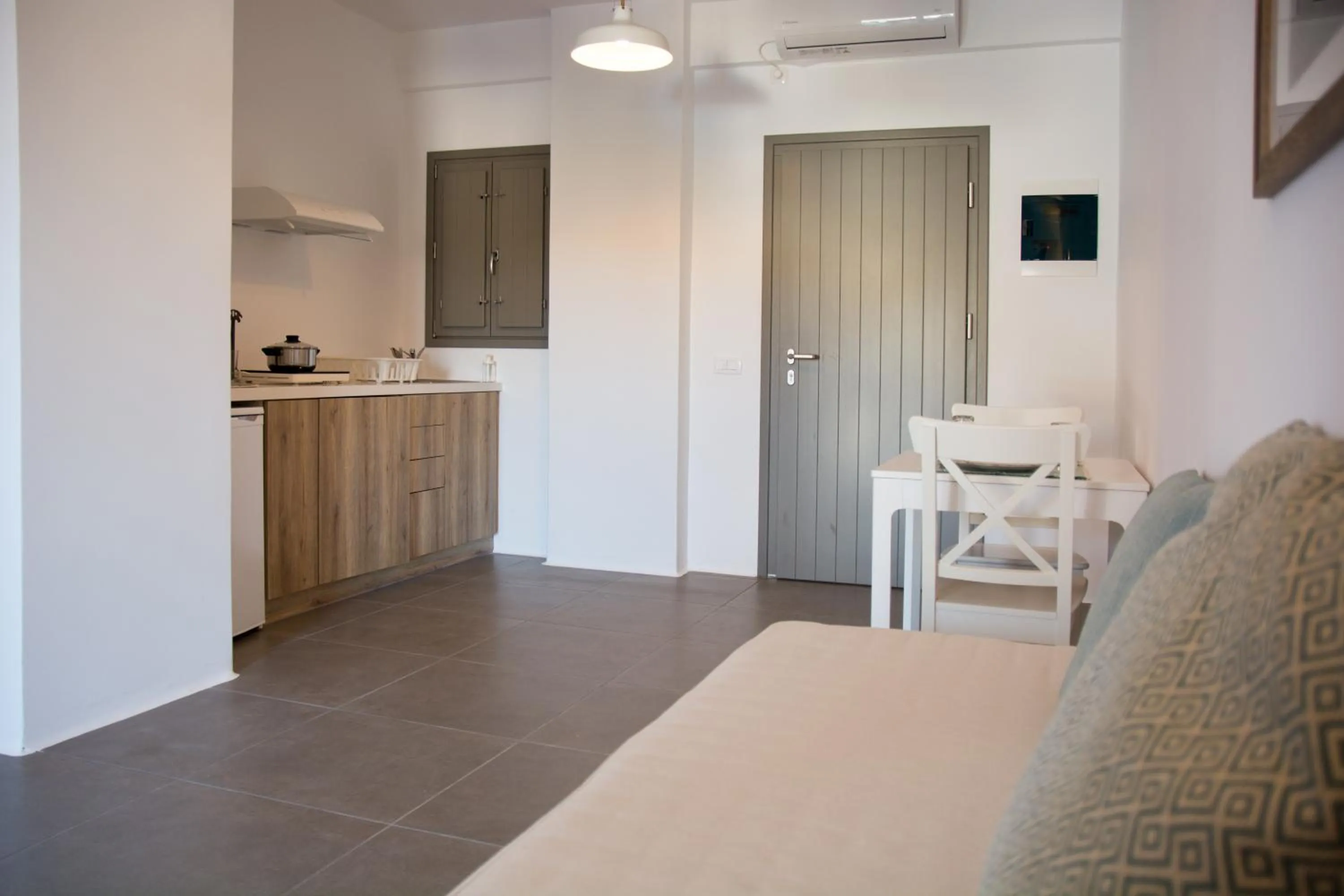 Kitchen or kitchenette in Amphitrite Suites Santorini