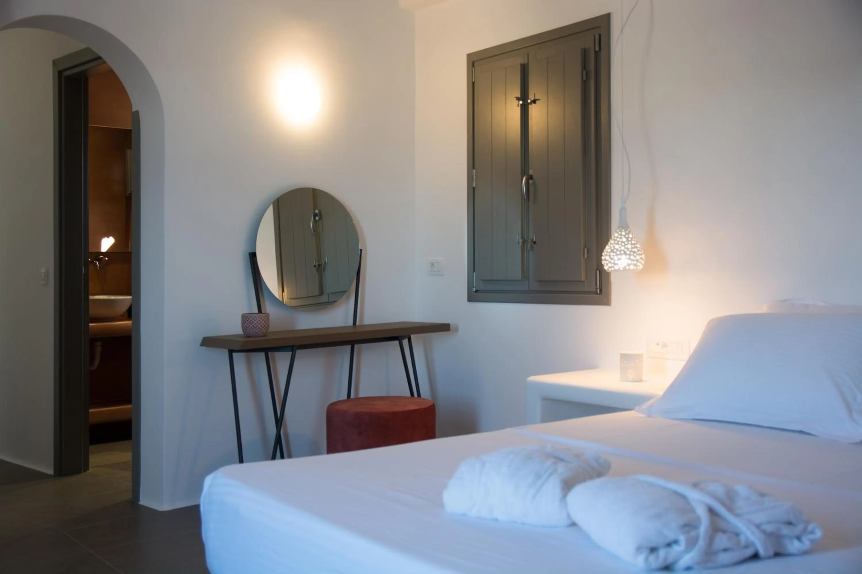 Bed in Amphitrite Suites Santorini