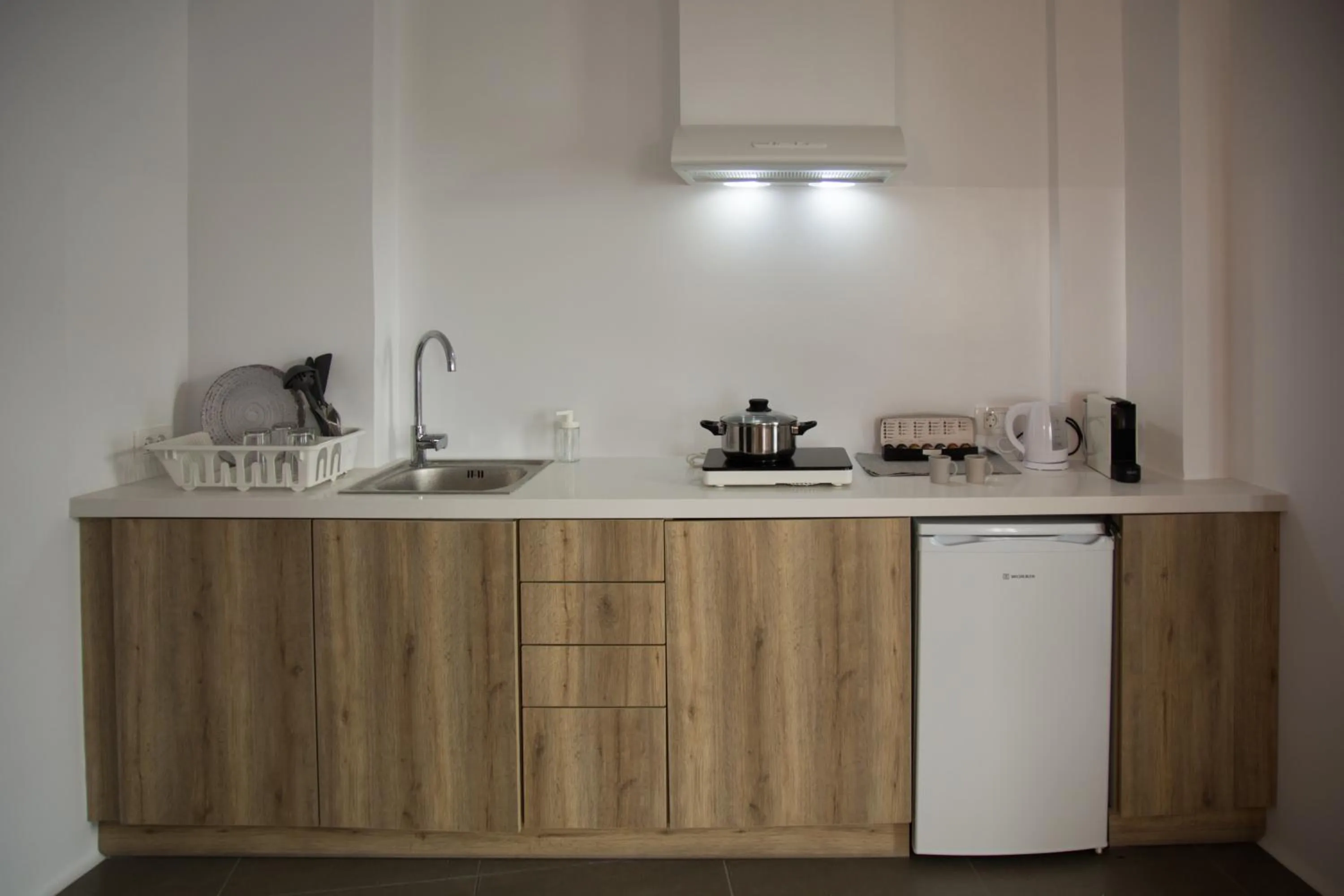 Coffee/tea facilities in Amphitrite Suites Santorini