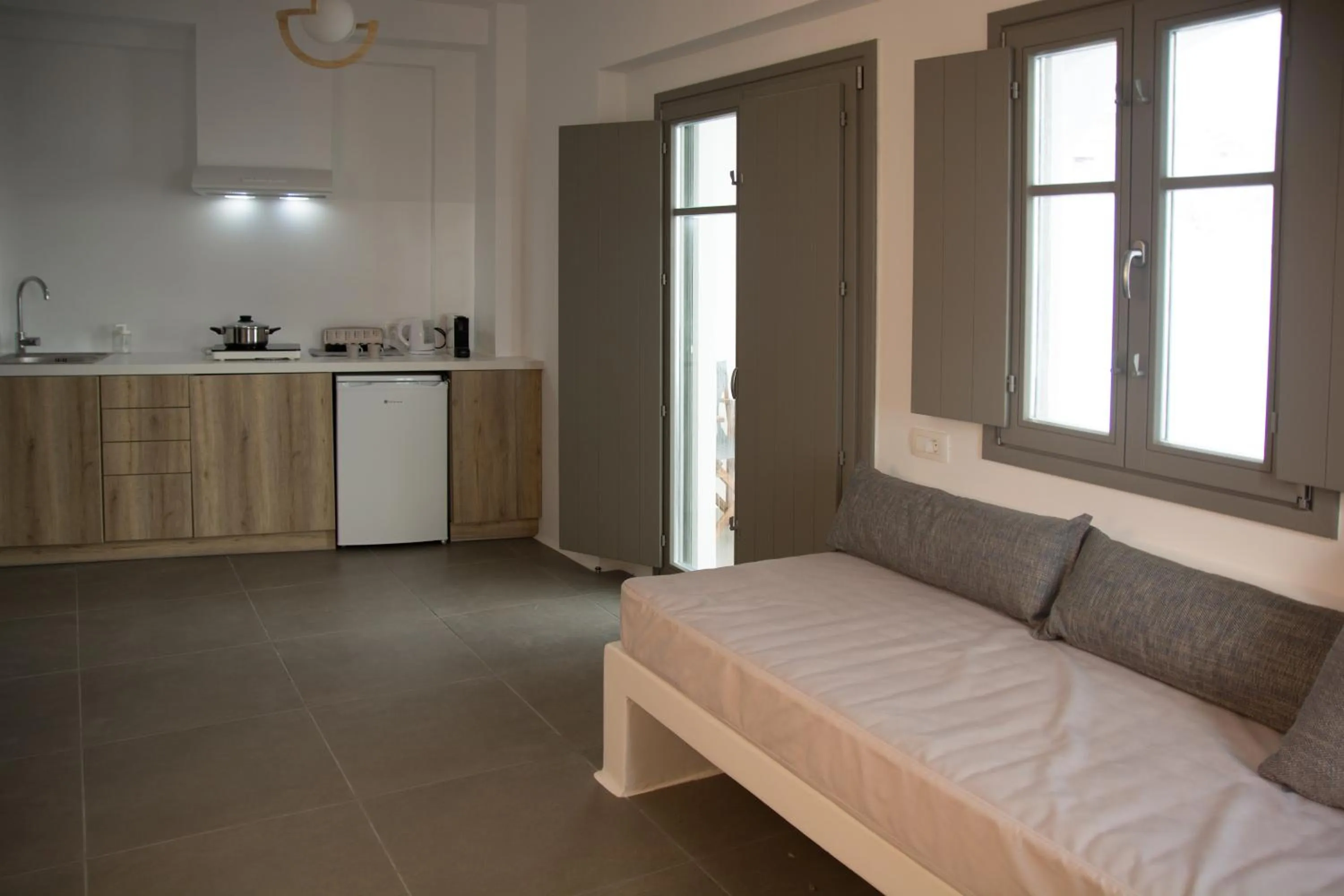 Kitchen or kitchenette in Amphitrite Suites Santorini