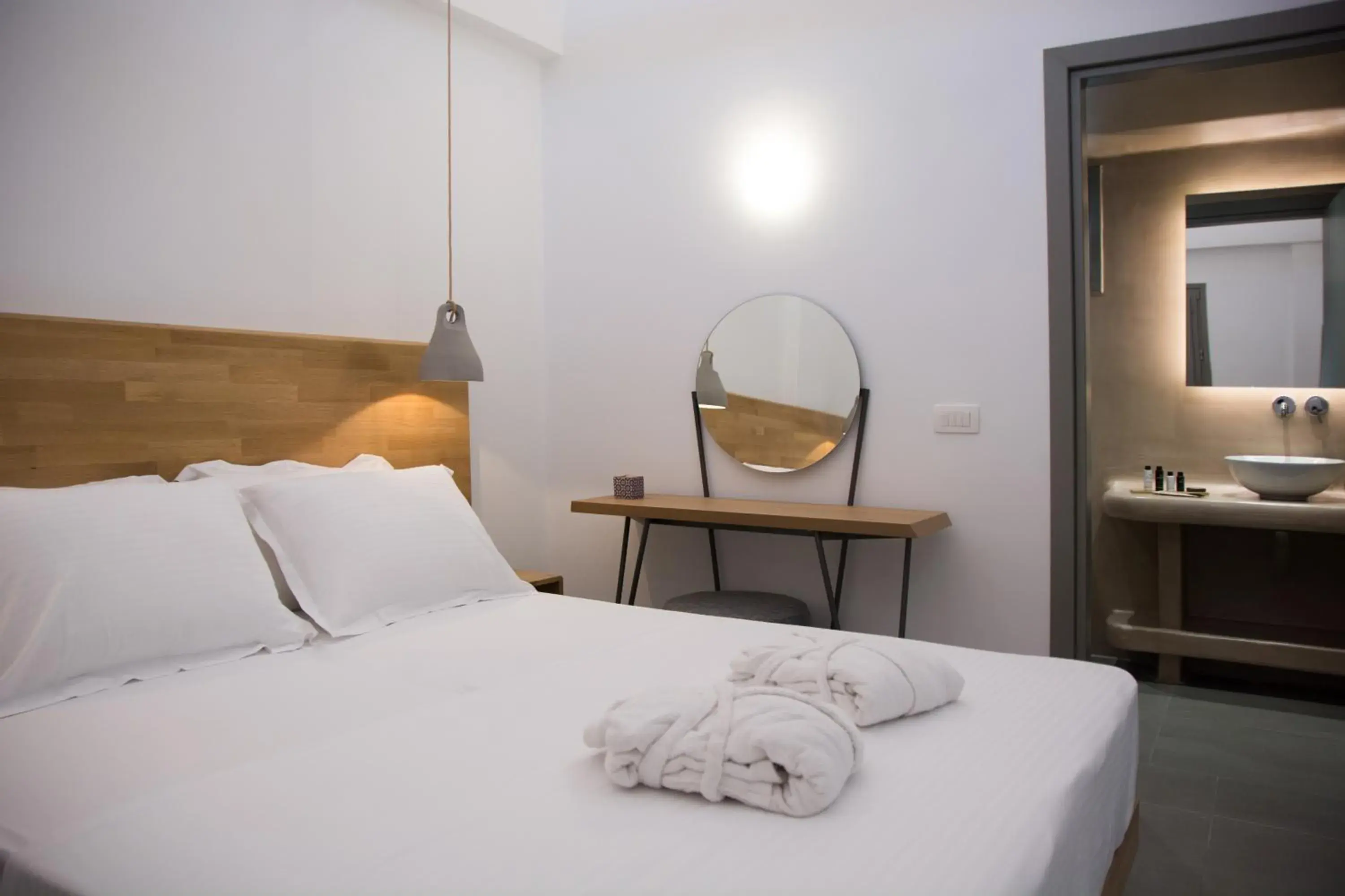 Double or Twin Room without pool access in Amphitrite Suites Santorini Double or Twin Room without pool access in Amphitrite Suites Santorini