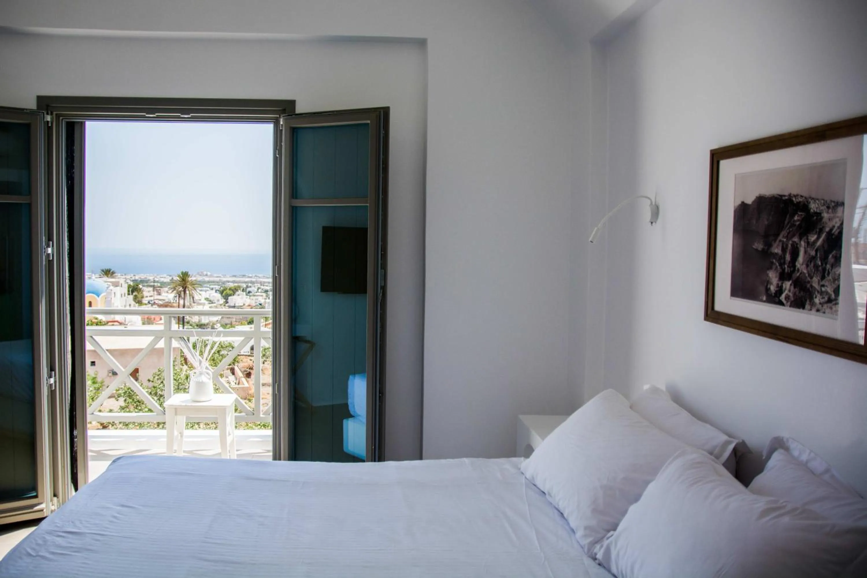 View (from property/room), Bed in Amphitrite Suites Santorini