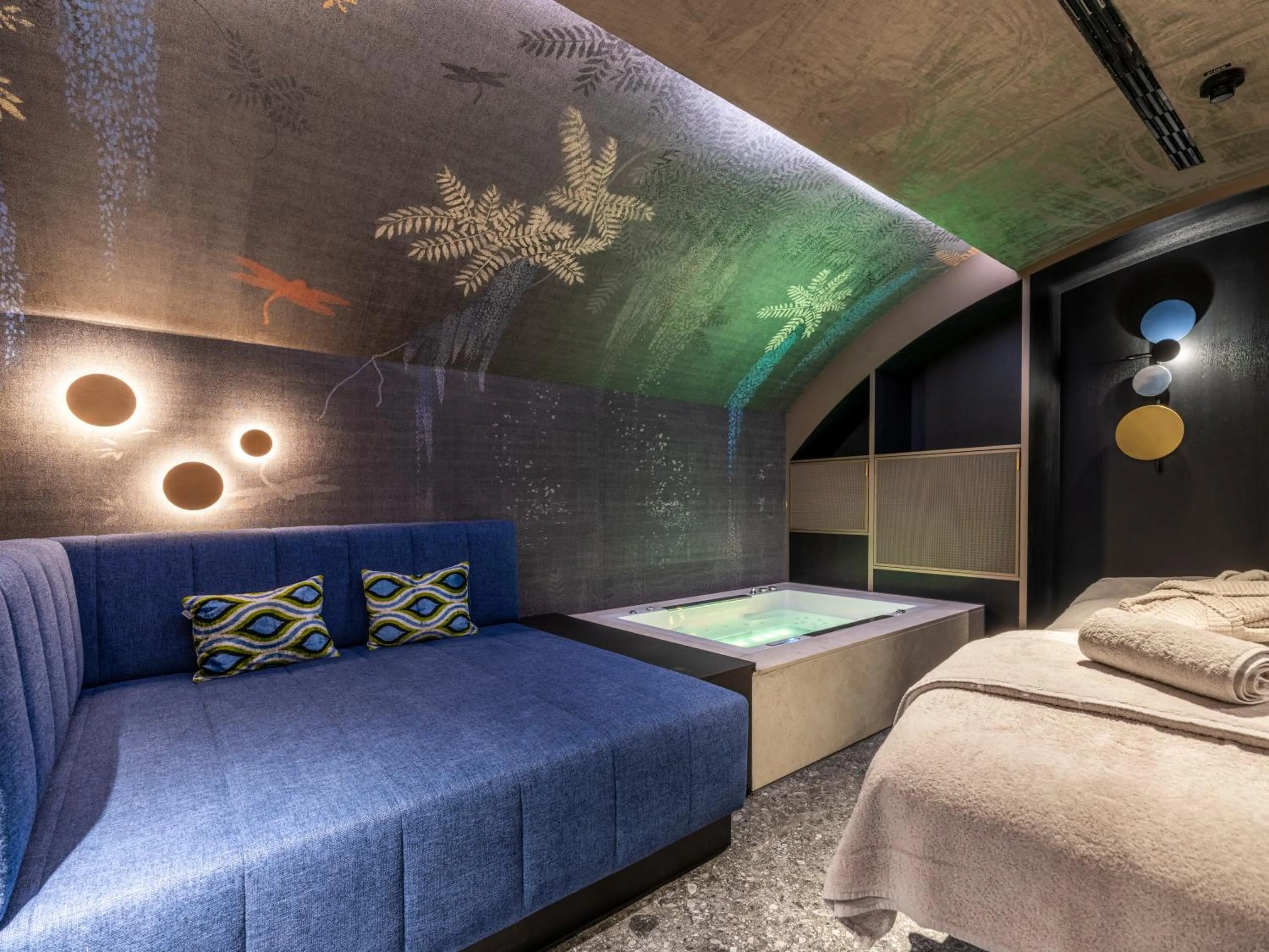 Hot Tub, Bed in Steigenberger Icon Europäischer Hof Baden Baden