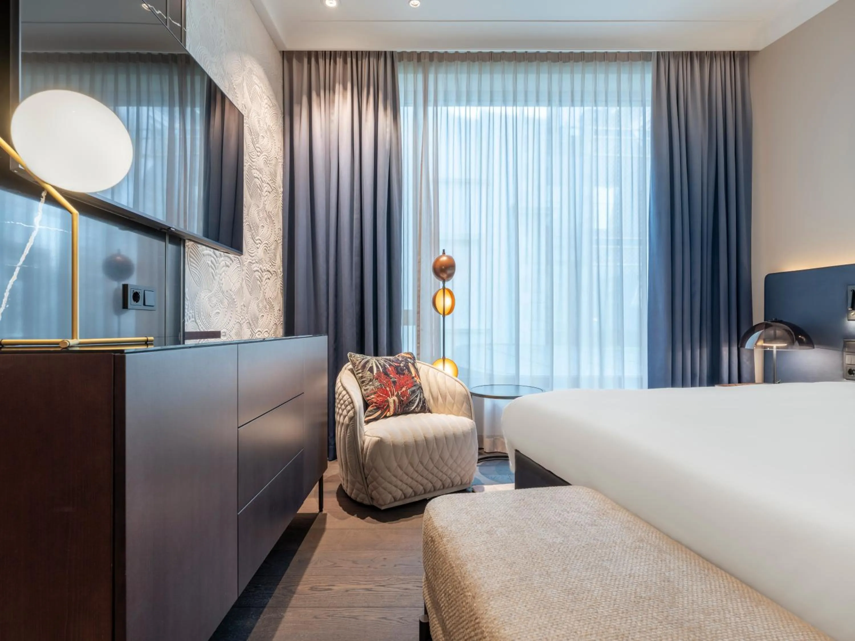 Photo of the whole room, Bed in Steigenberger Icon Europäischer Hof Baden Baden