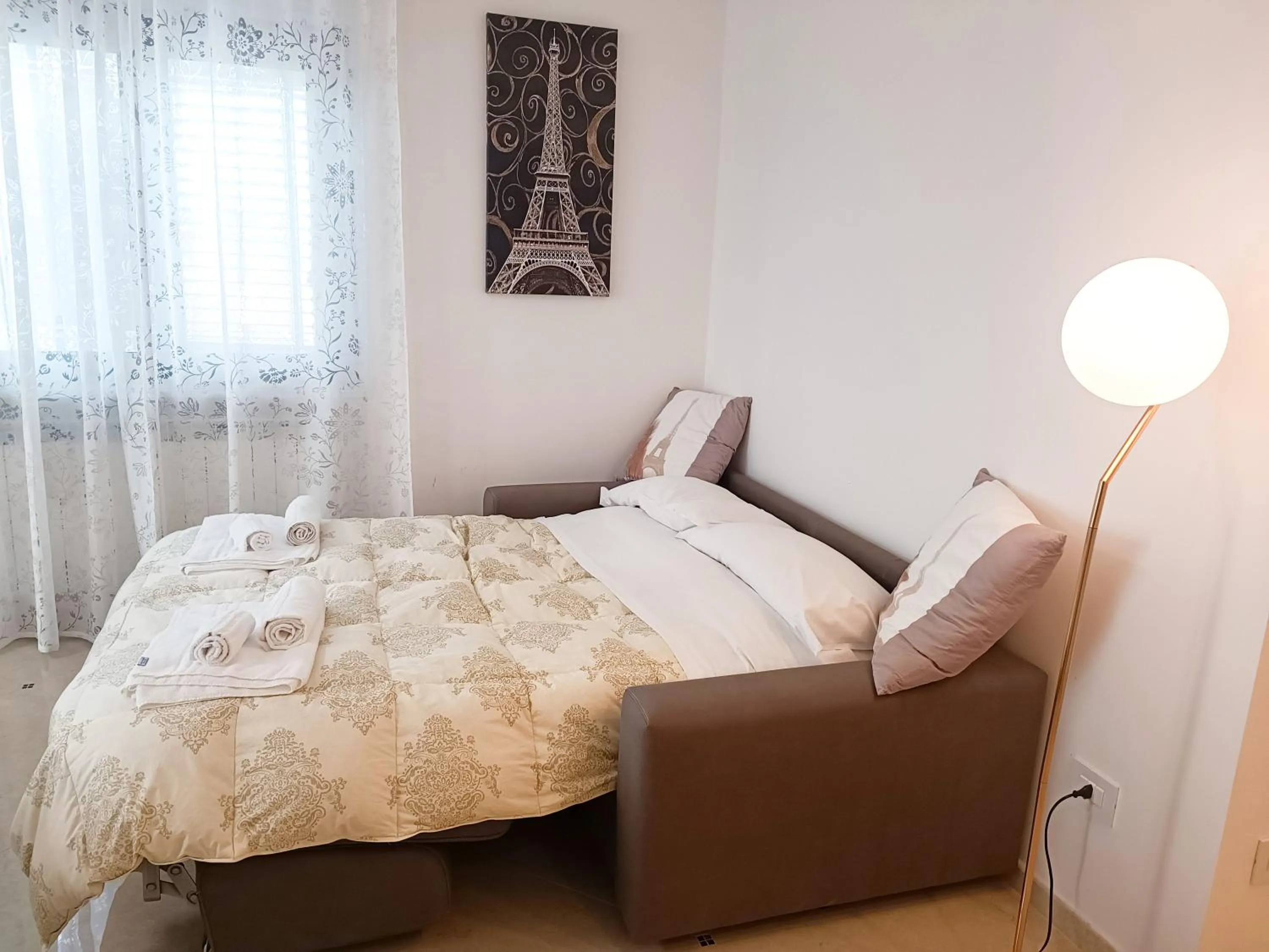 Bed in Villa Carmen Resort