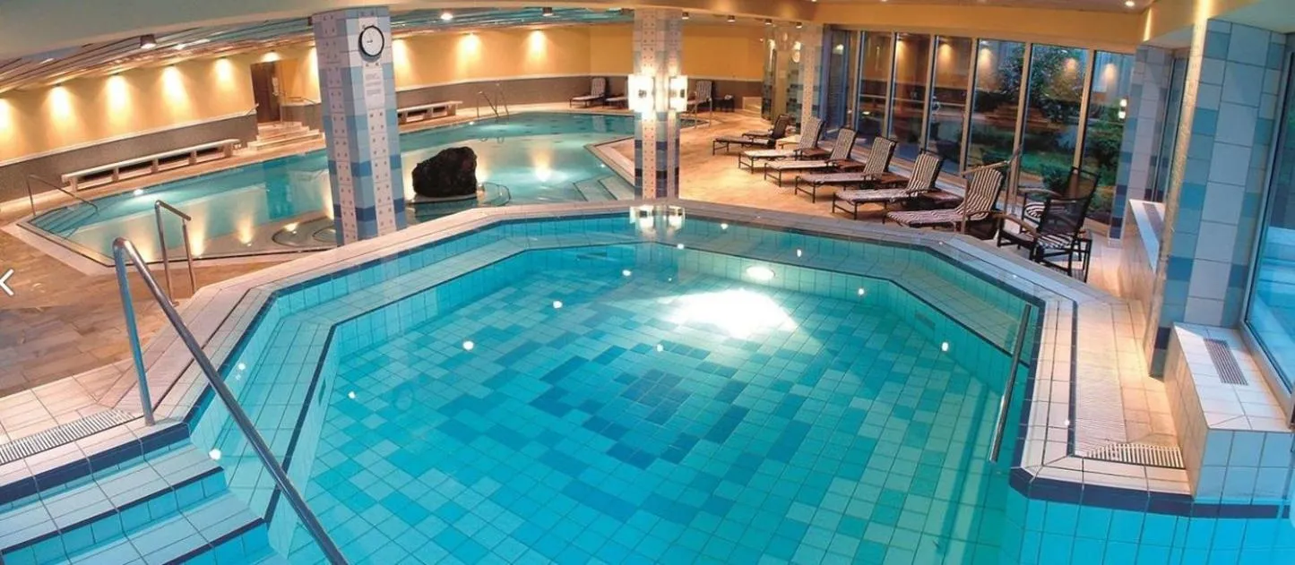 Swimming pool in Badischer Hof Baden-Baden - Leonardo Limited Edition