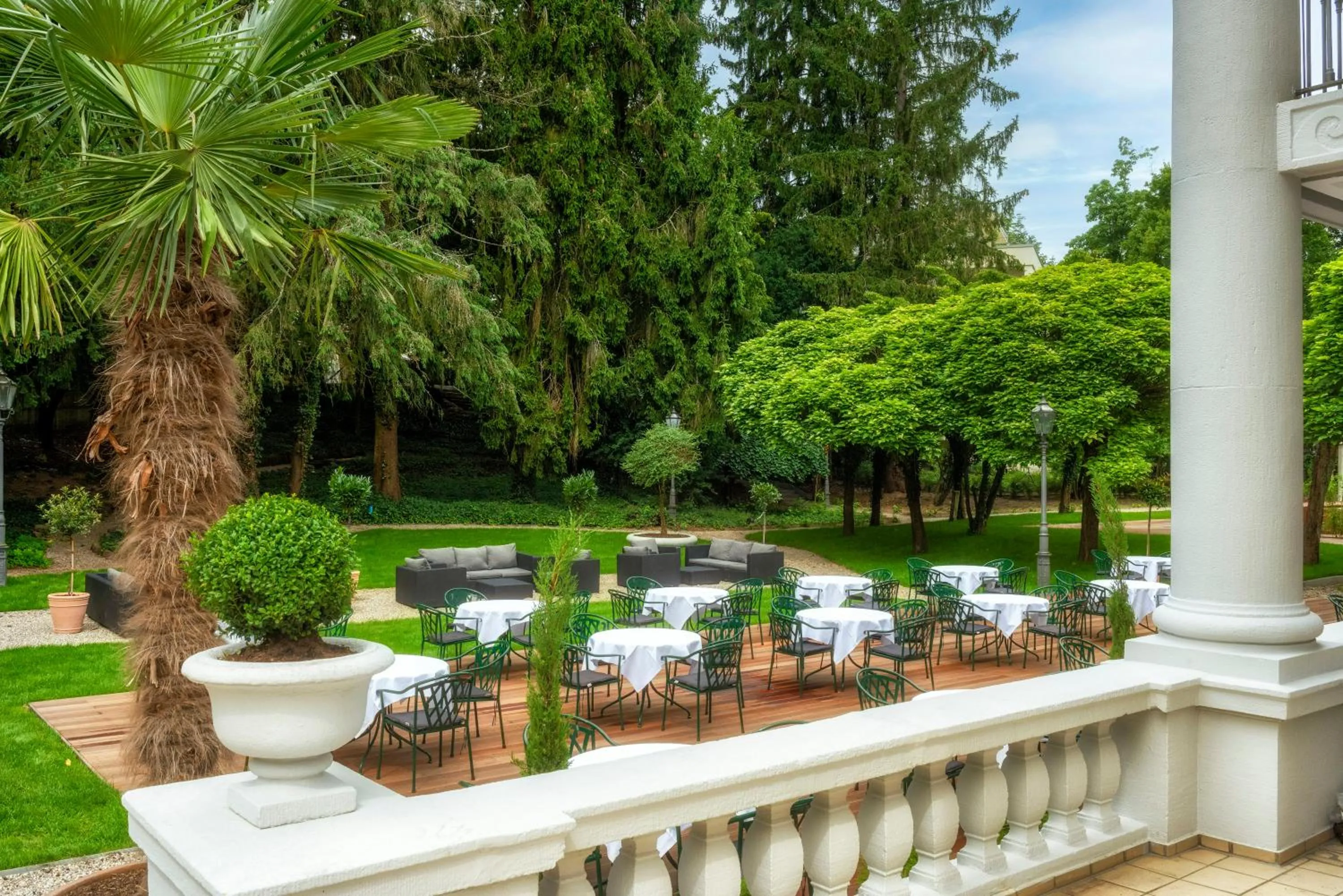Inner courtyard view in Badischer Hof Baden-Baden - Leonardo Limited Edition