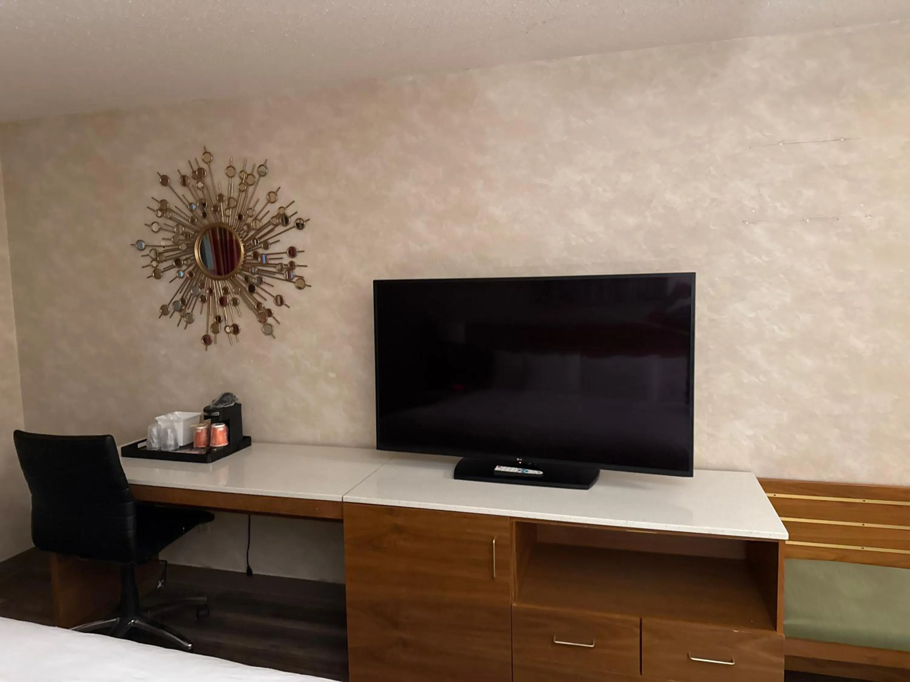 TV and multimedia in Quality Inn and Conference Center Greeley Downtown