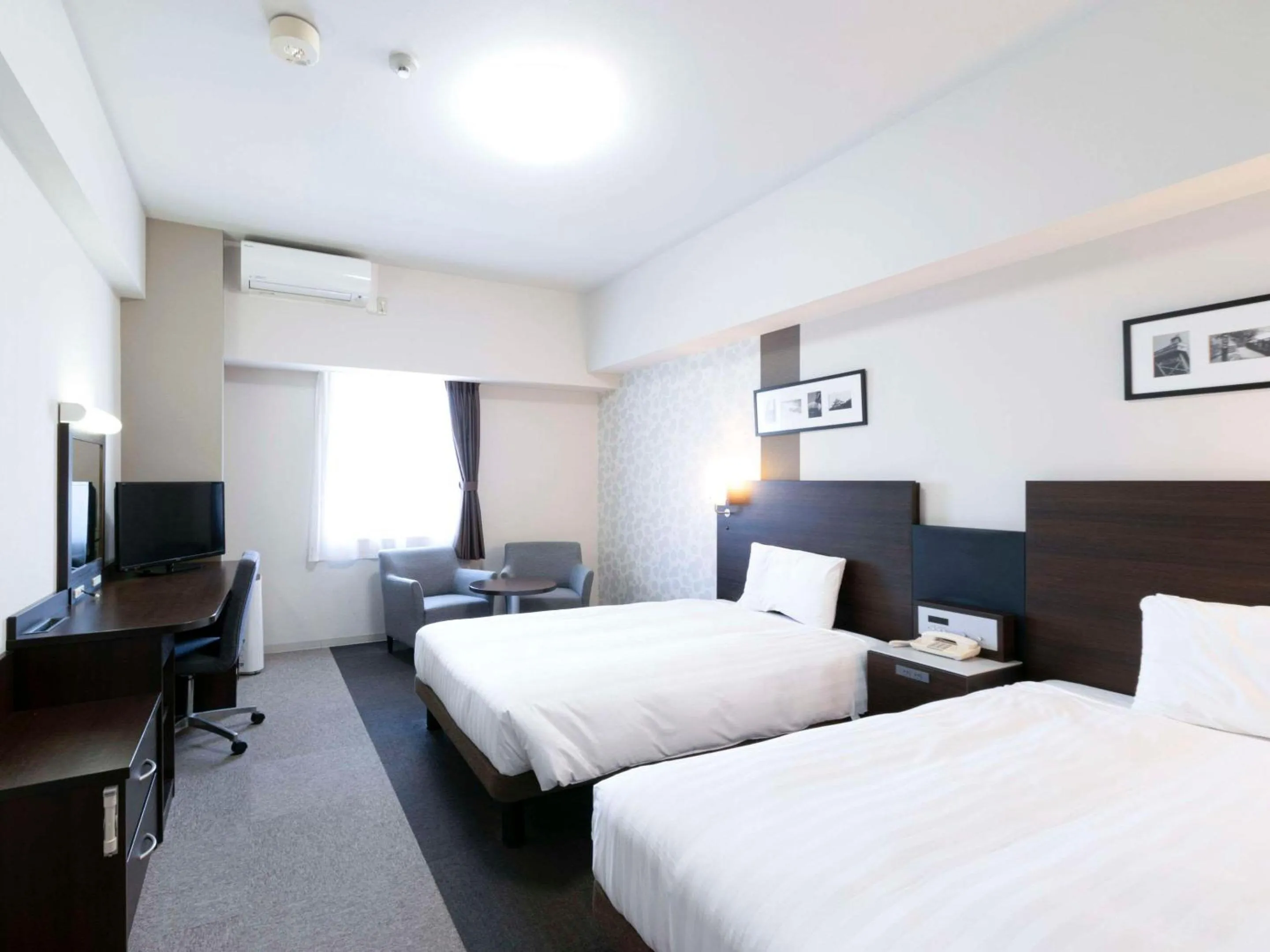 Bedroom, Bed in Comfort Hotel Central International Airport