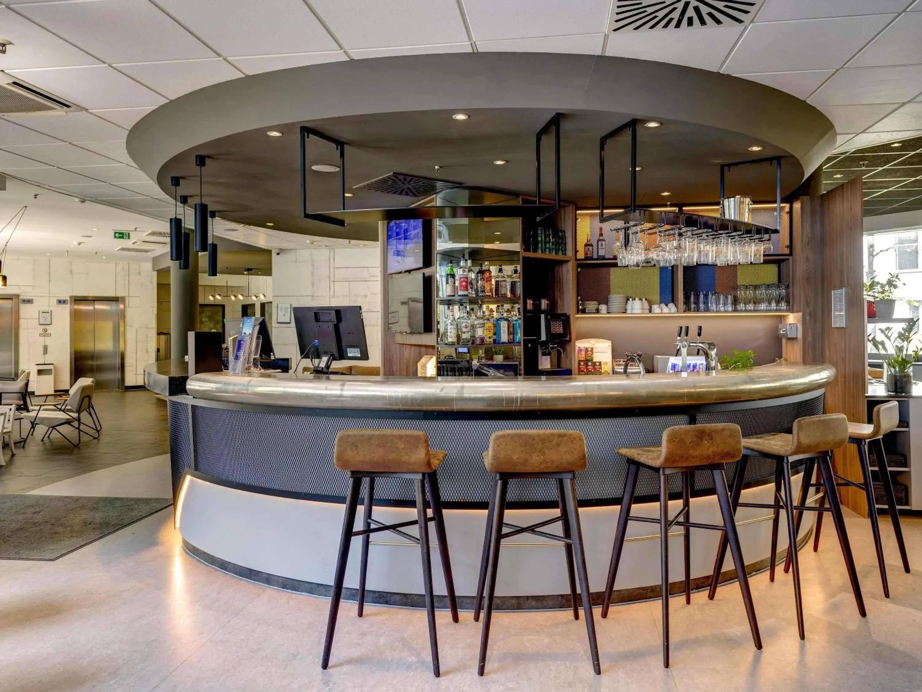 Lounge or bar in Novotel Suites München Parkstadt Schwabing Lounge or bar in Novotel Suites München Parkstadt Schwabing