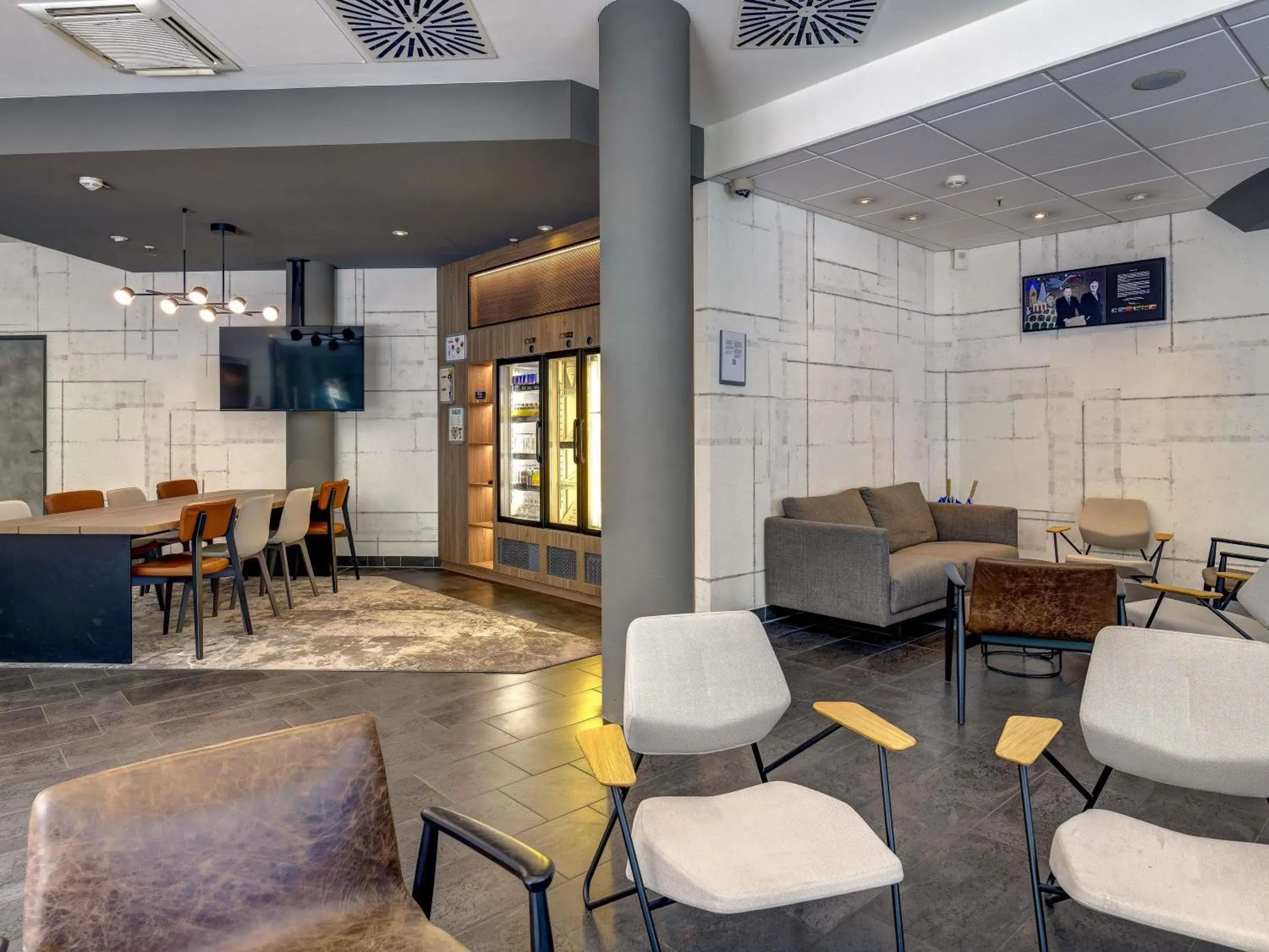 Lounge or bar in Novotel Suites München Parkstadt Schwabing Lounge or bar in Novotel Suites München Parkstadt Schwabing