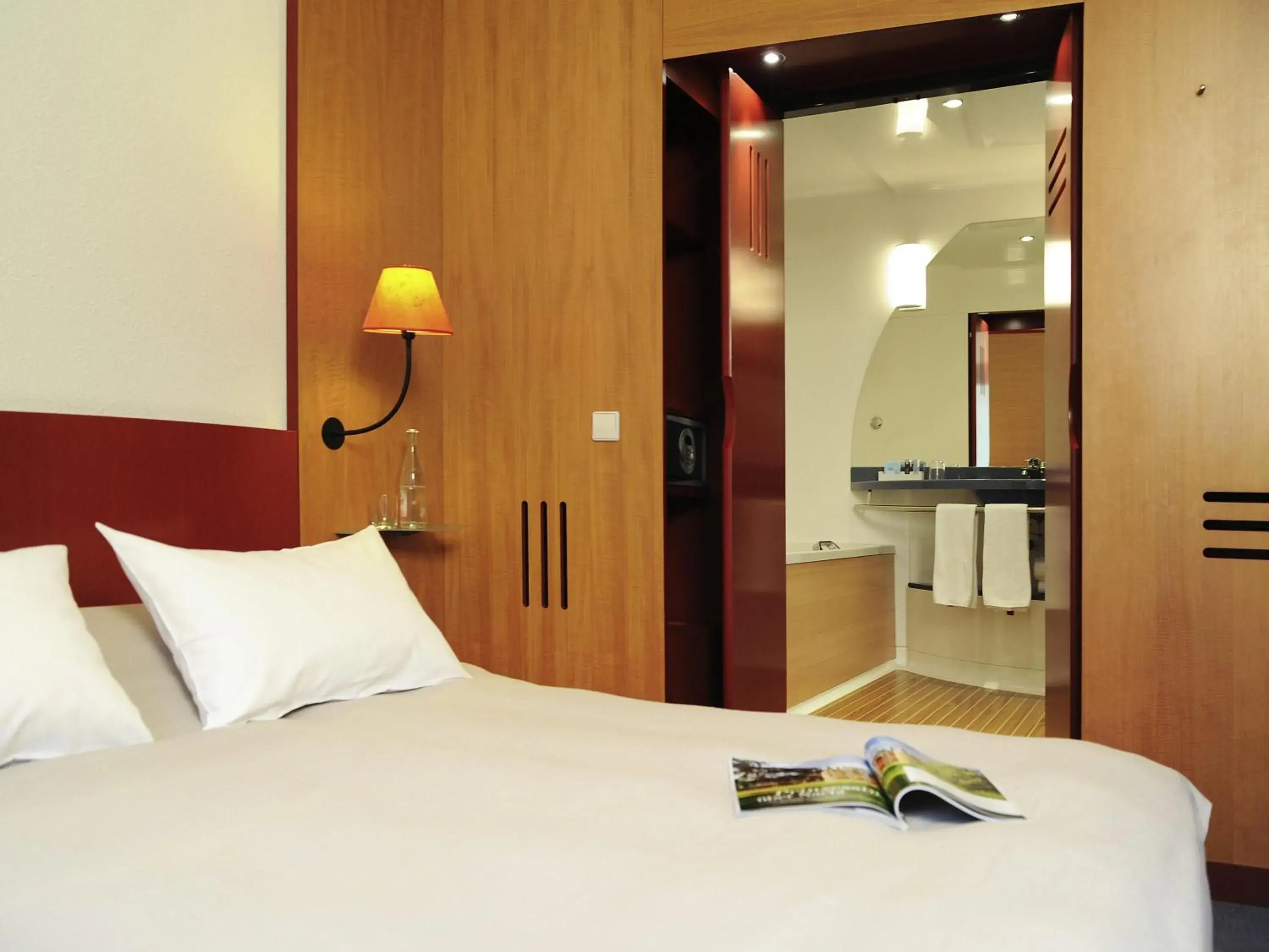 Bedroom, Bed in Novotel Suites München Parkstadt Schwabing Bedroom, Bed in Novotel Suites München Parkstadt Schwabing