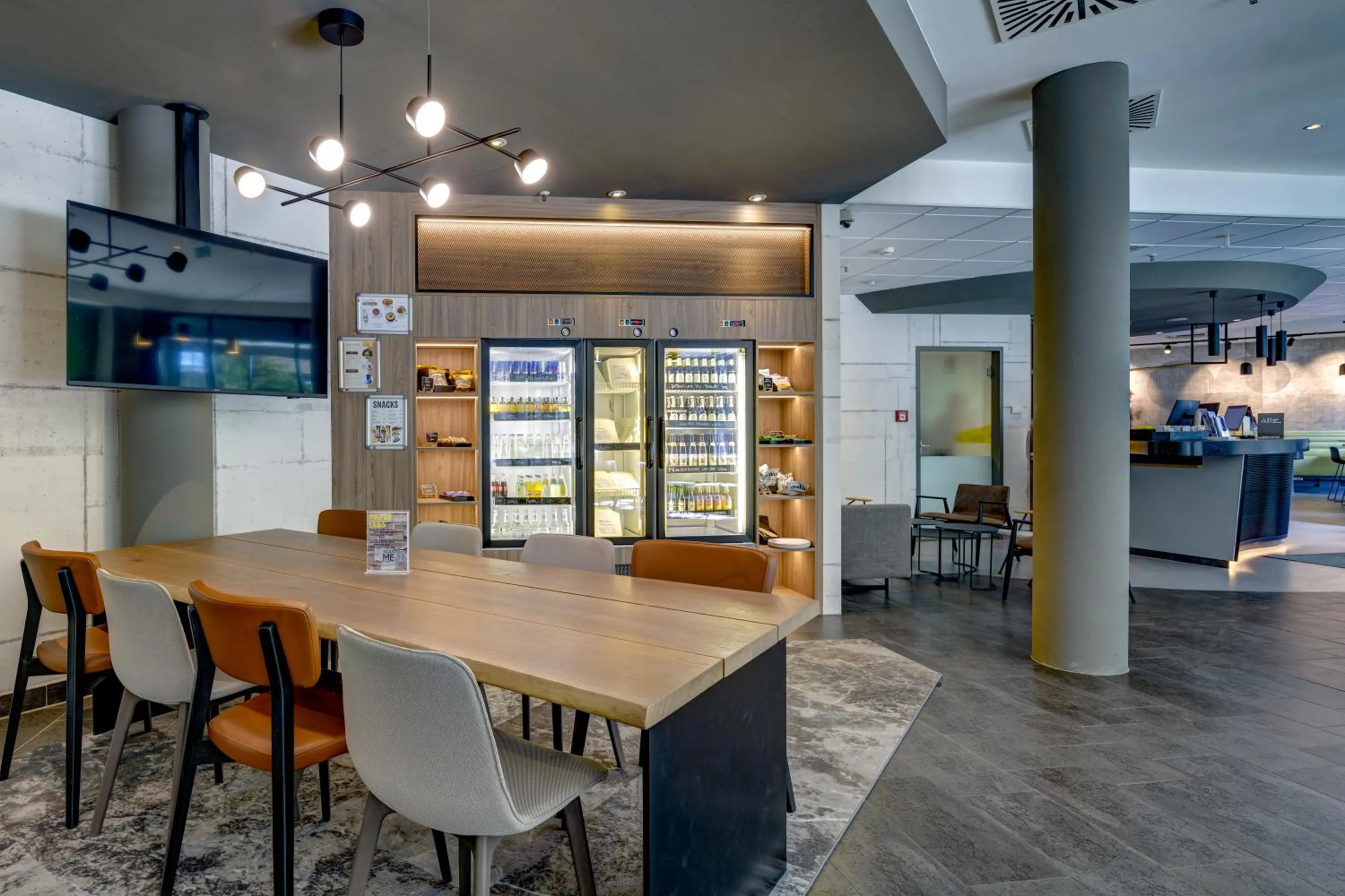 Lounge or bar in Novotel Suites München Parkstadt Schwabing