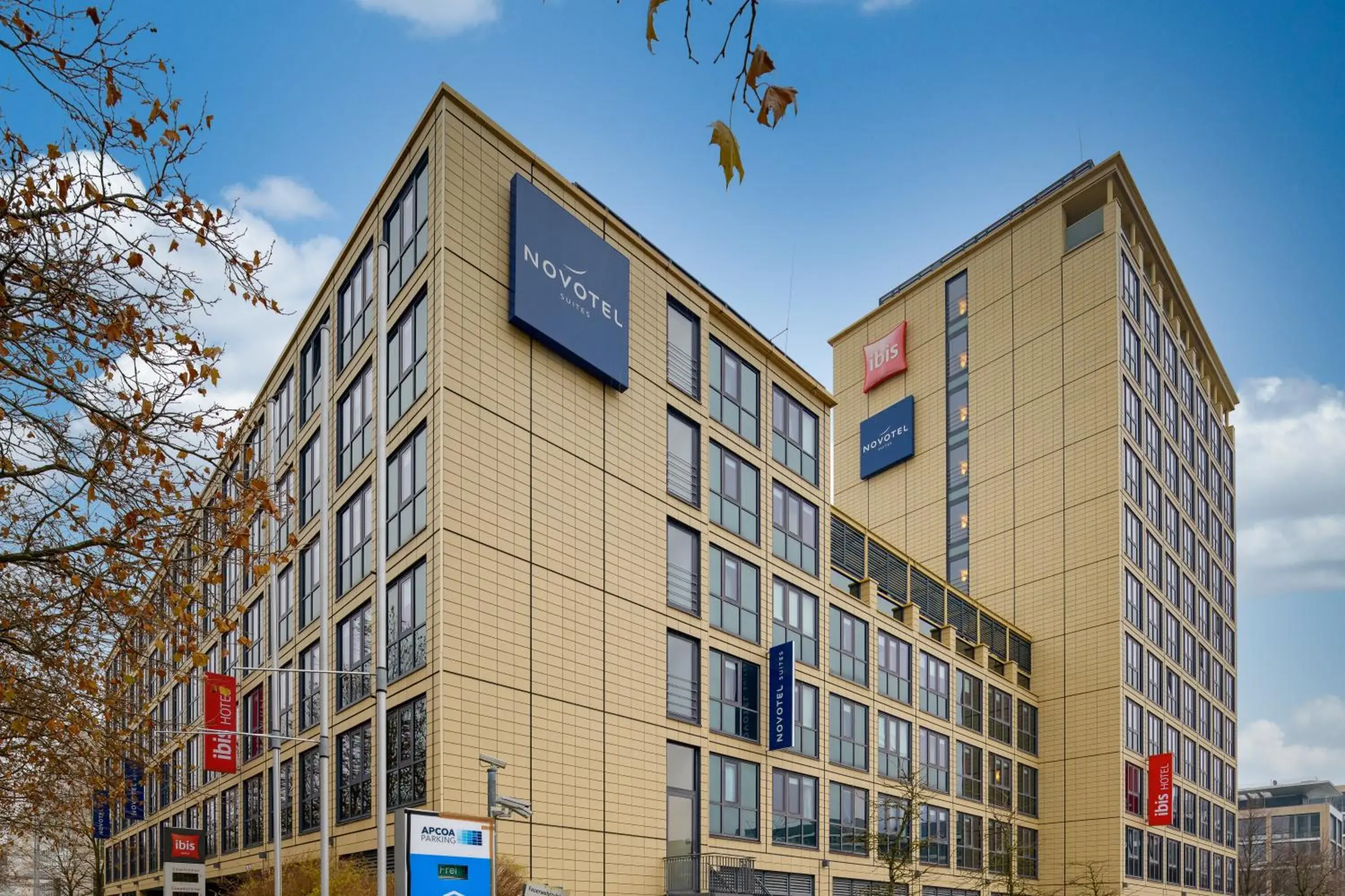 Property building in Novotel Suites München Parkstadt Schwabing Property building in Novotel Suites München Parkstadt Schwabing