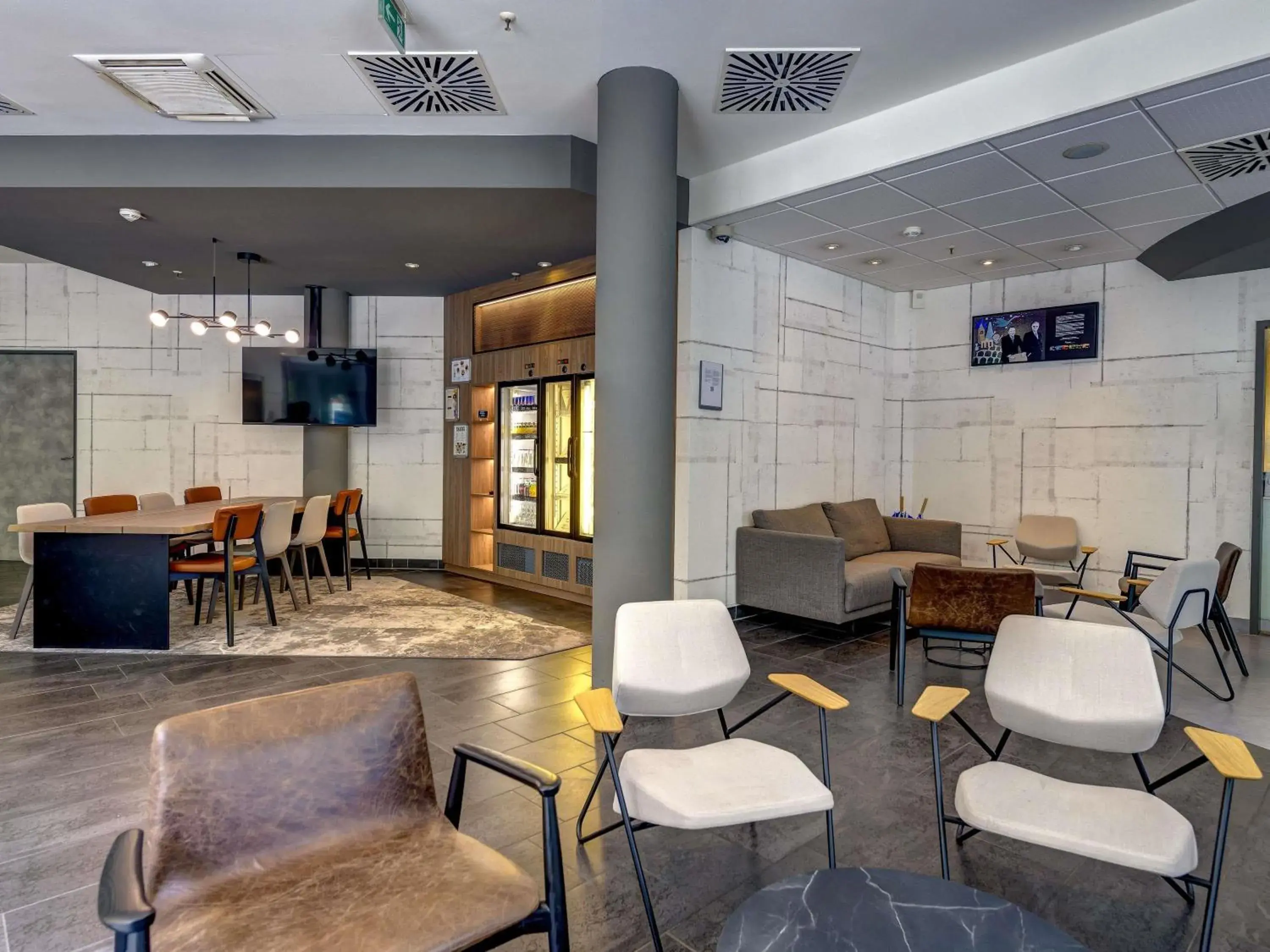 Lounge or bar in Novotel Suites München Parkstadt Schwabing Lounge or bar in Novotel Suites München Parkstadt Schwabing