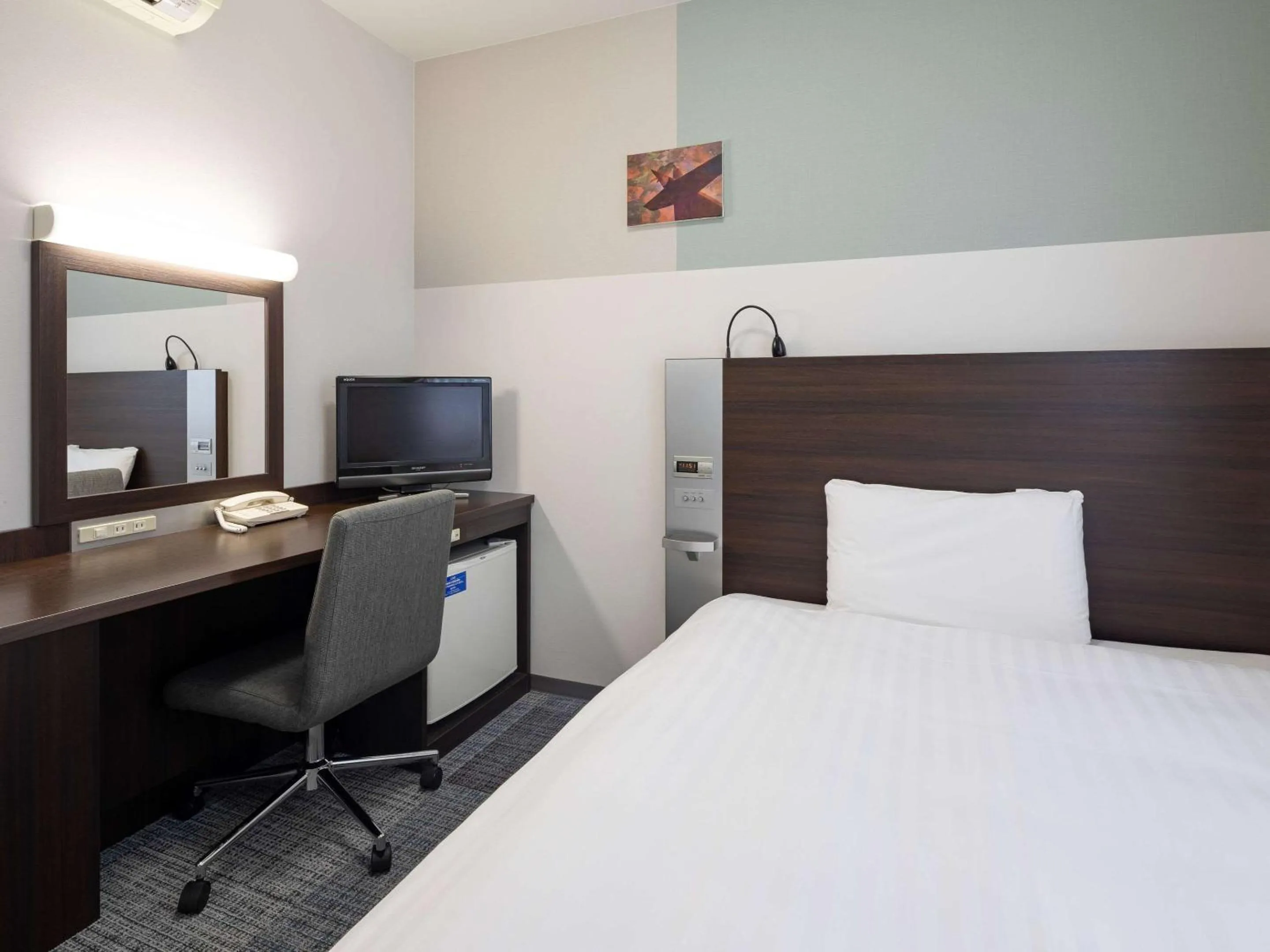 Bedroom, Bed in Comfort Hotel Kure