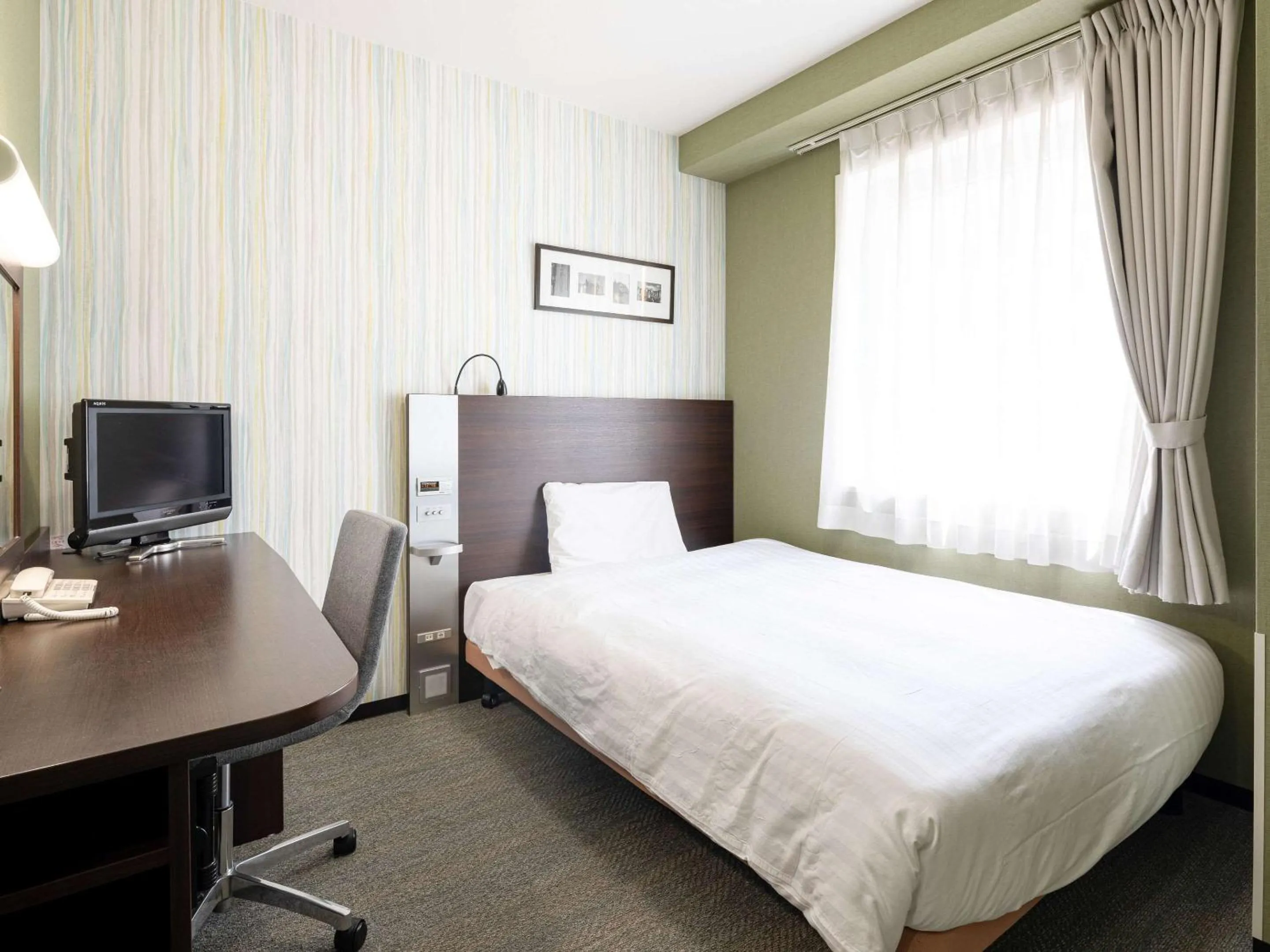 Bedroom, Bed in Comfort Hotel Maebashi