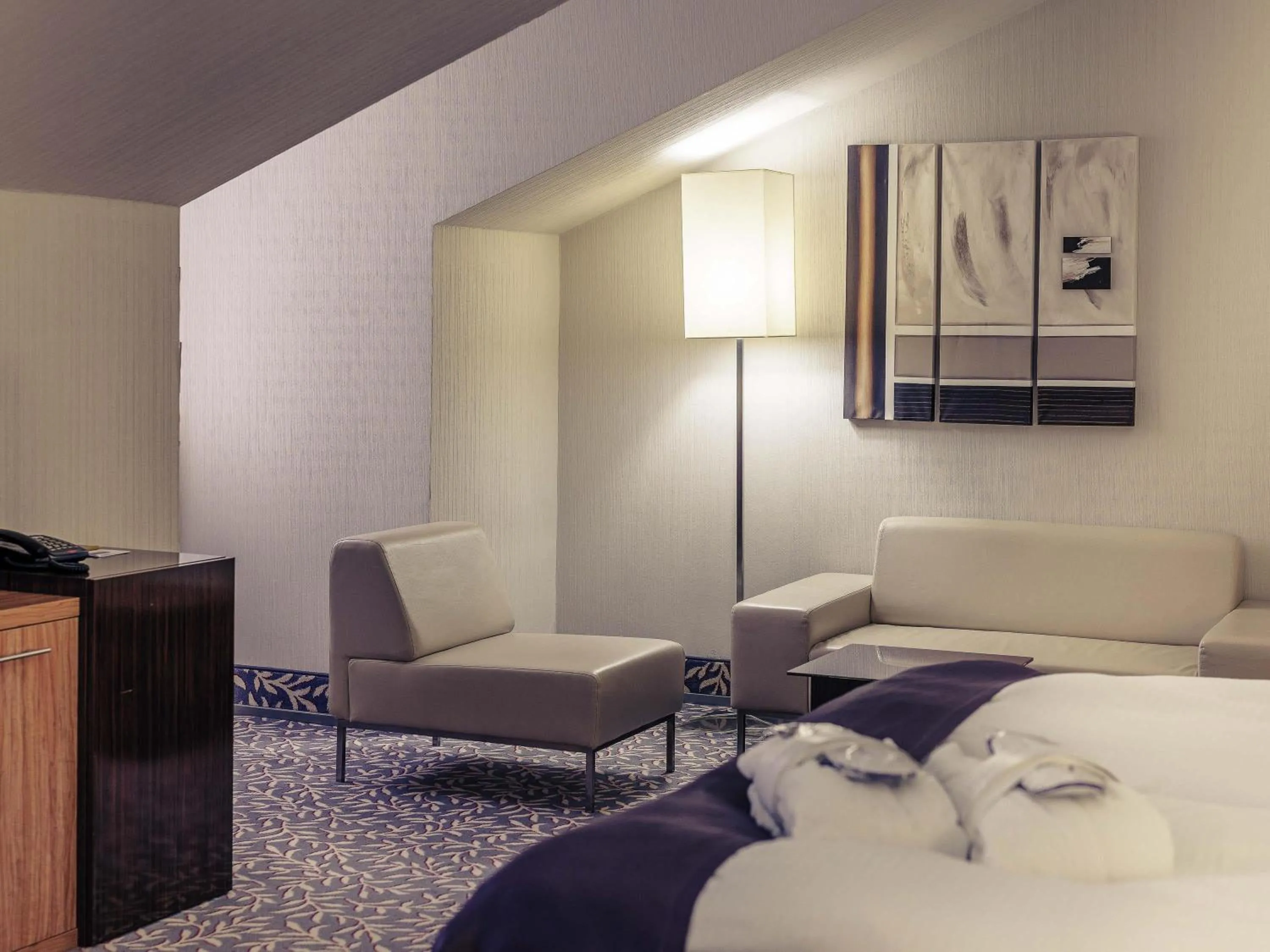 Bedroom in Mercure Hotel Wiesbaden City