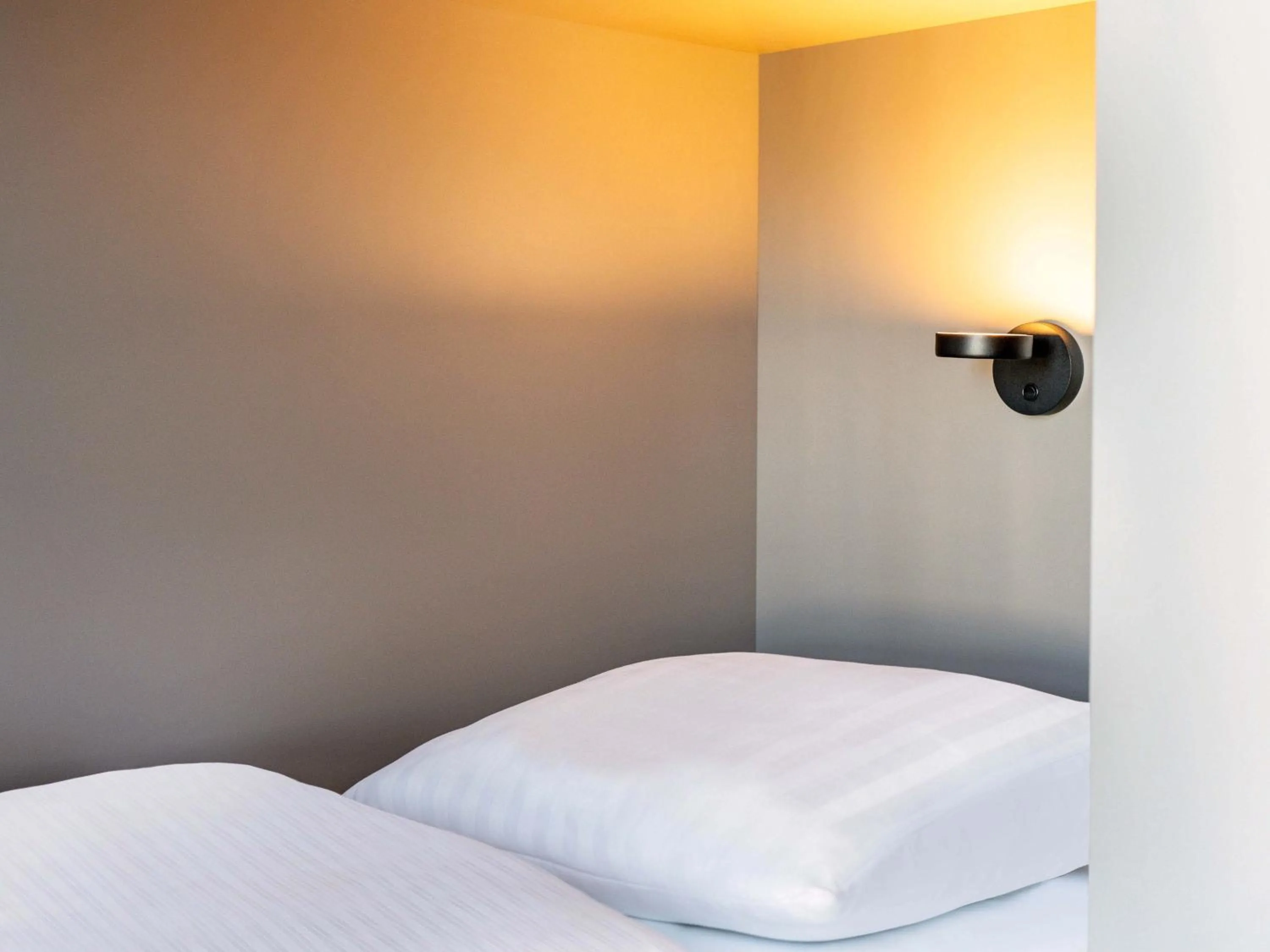 Bed in B&B HOTEL Kassel-Wilhelmshöhe