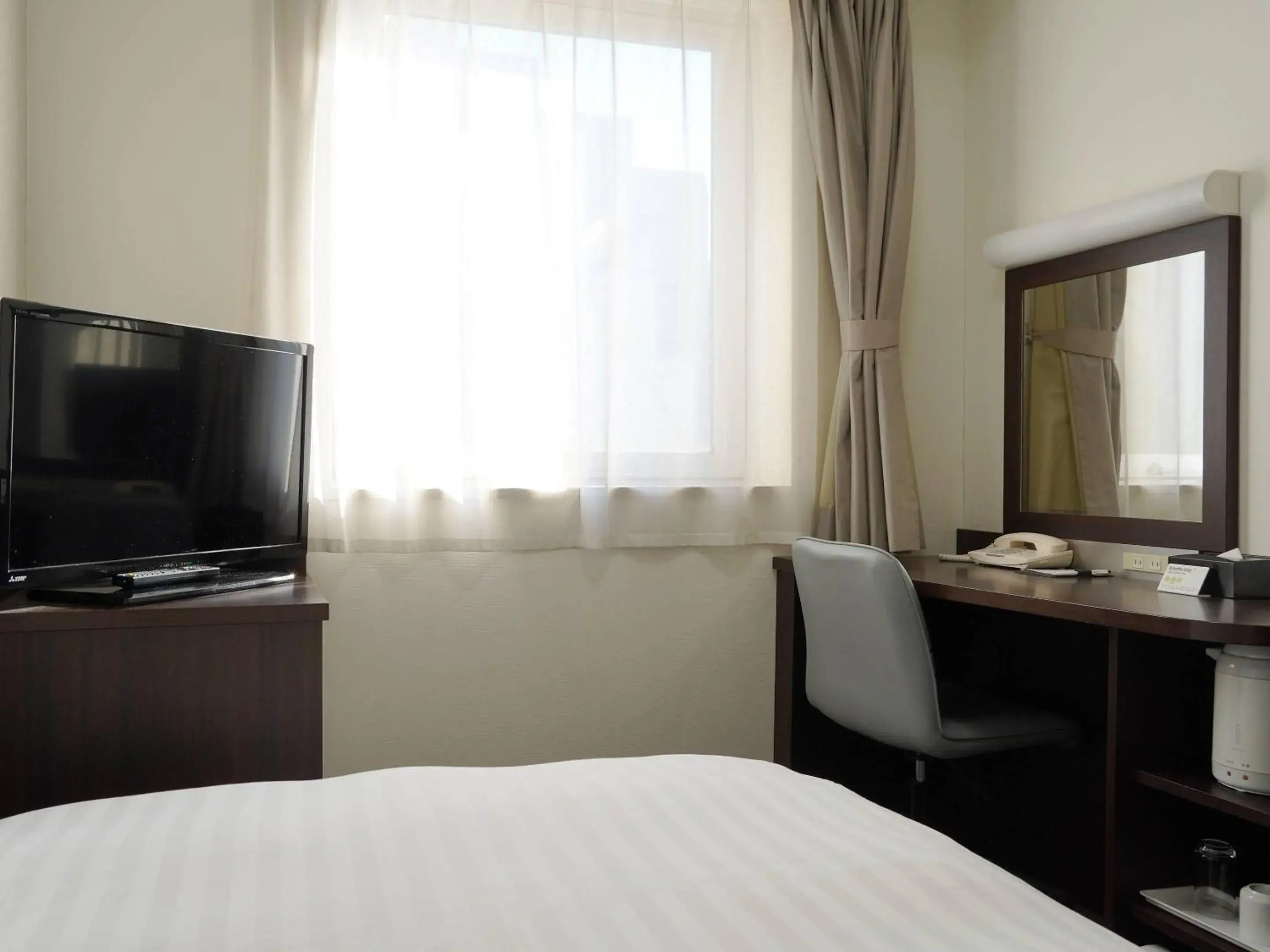 Bedroom, Bed in Comfort Hotel Tokyo Kanda Bedroom, Bed in Comfort Hotel Tokyo Kanda