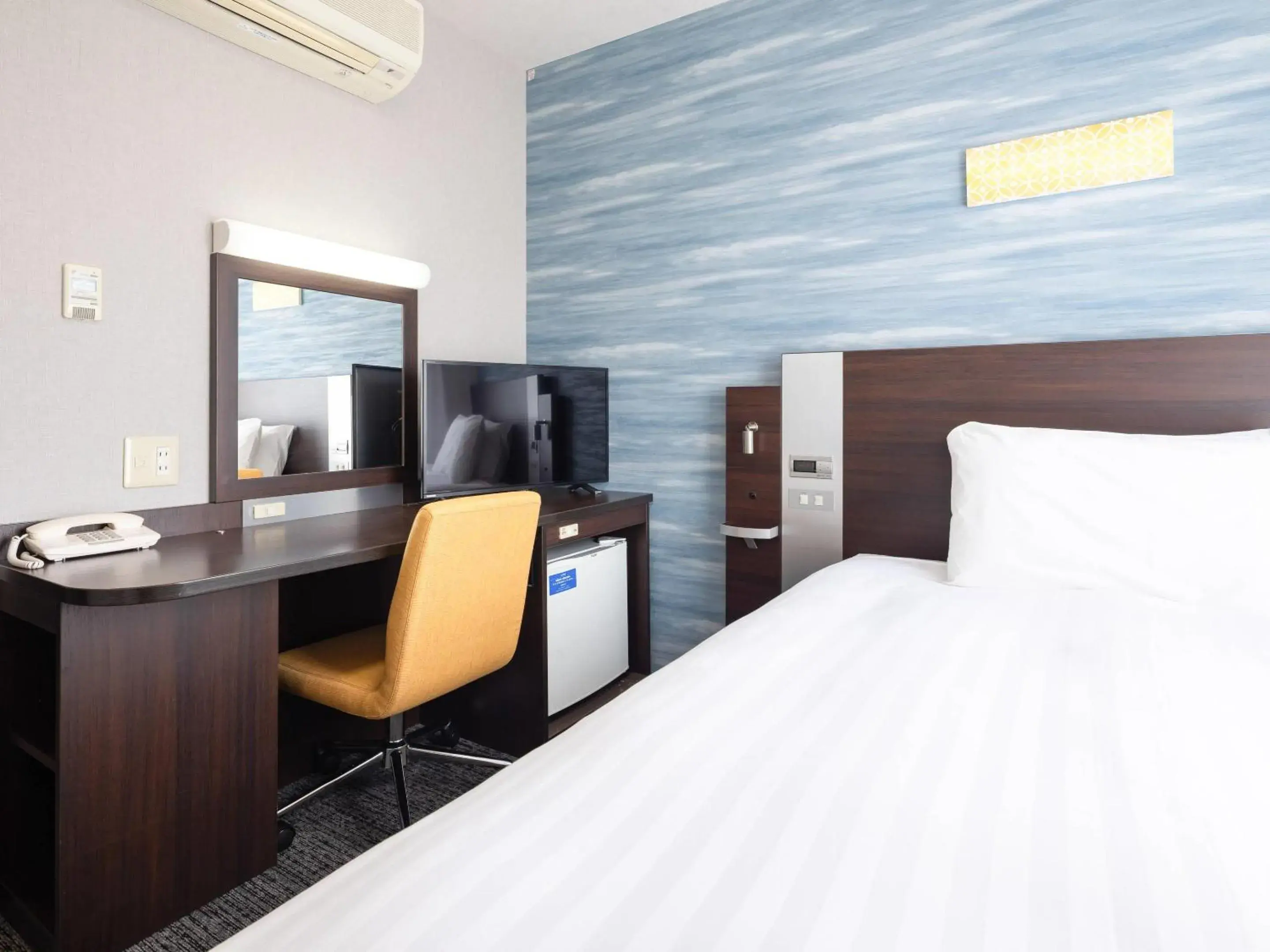 Bedroom, Bed in Comfort Hotel Tokyo Kiyosumi Shirakawa Bedroom, Bed in Comfort Hotel Tokyo Kiyosumi Shirakawa