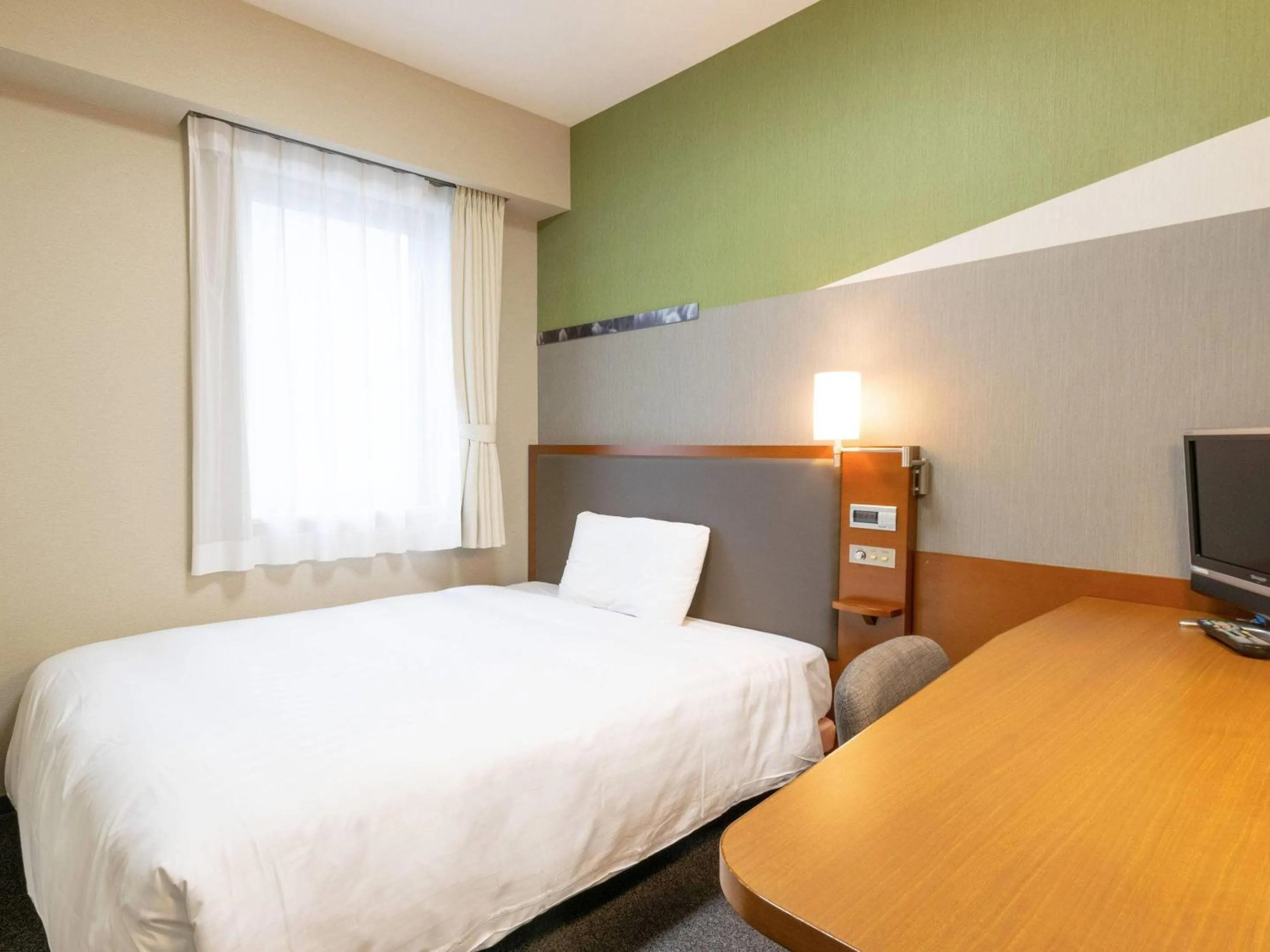 Bedroom, Bed in Comfort Hotel Toyama