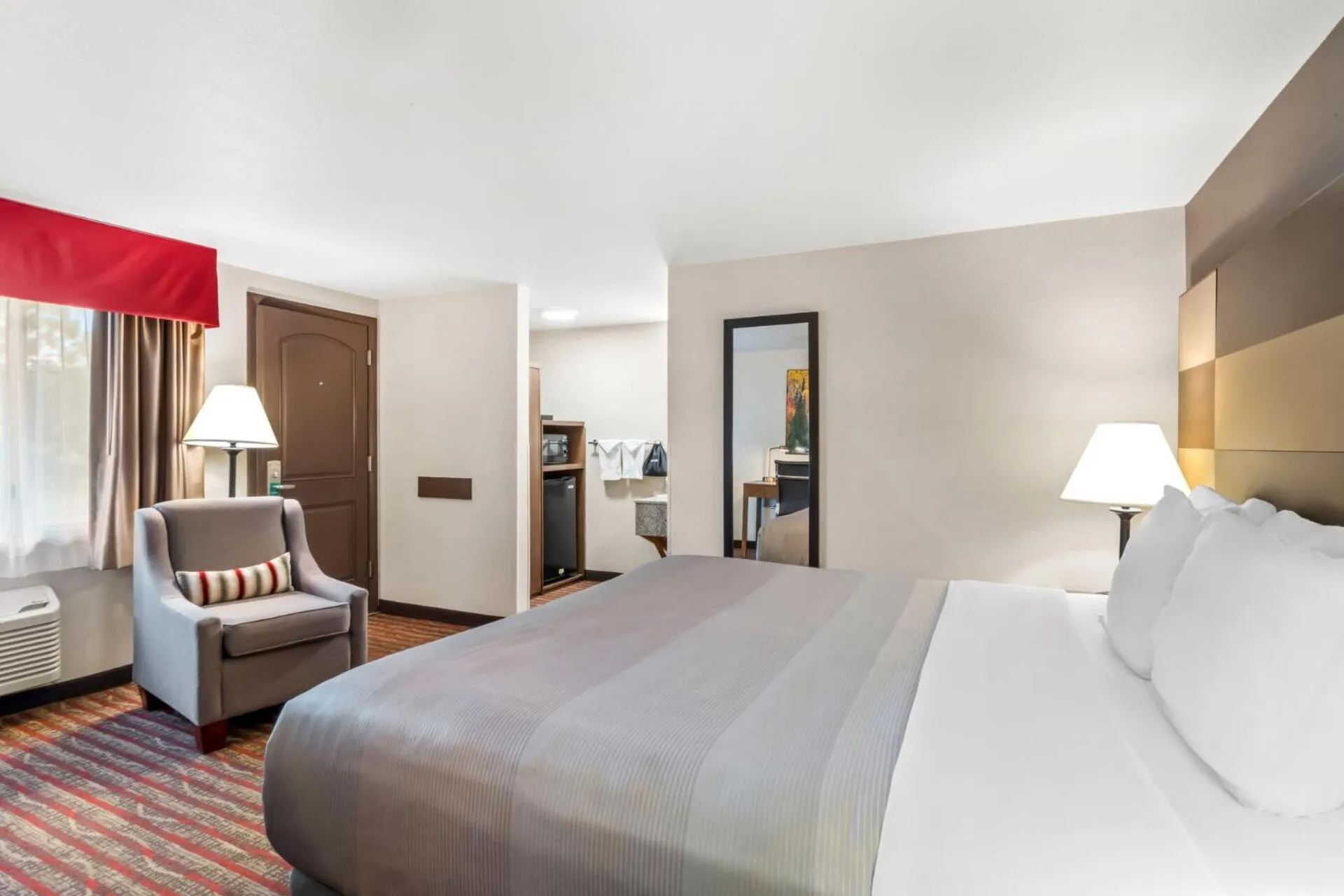 Bed in Quality Inn near Rocky Mountain National Park