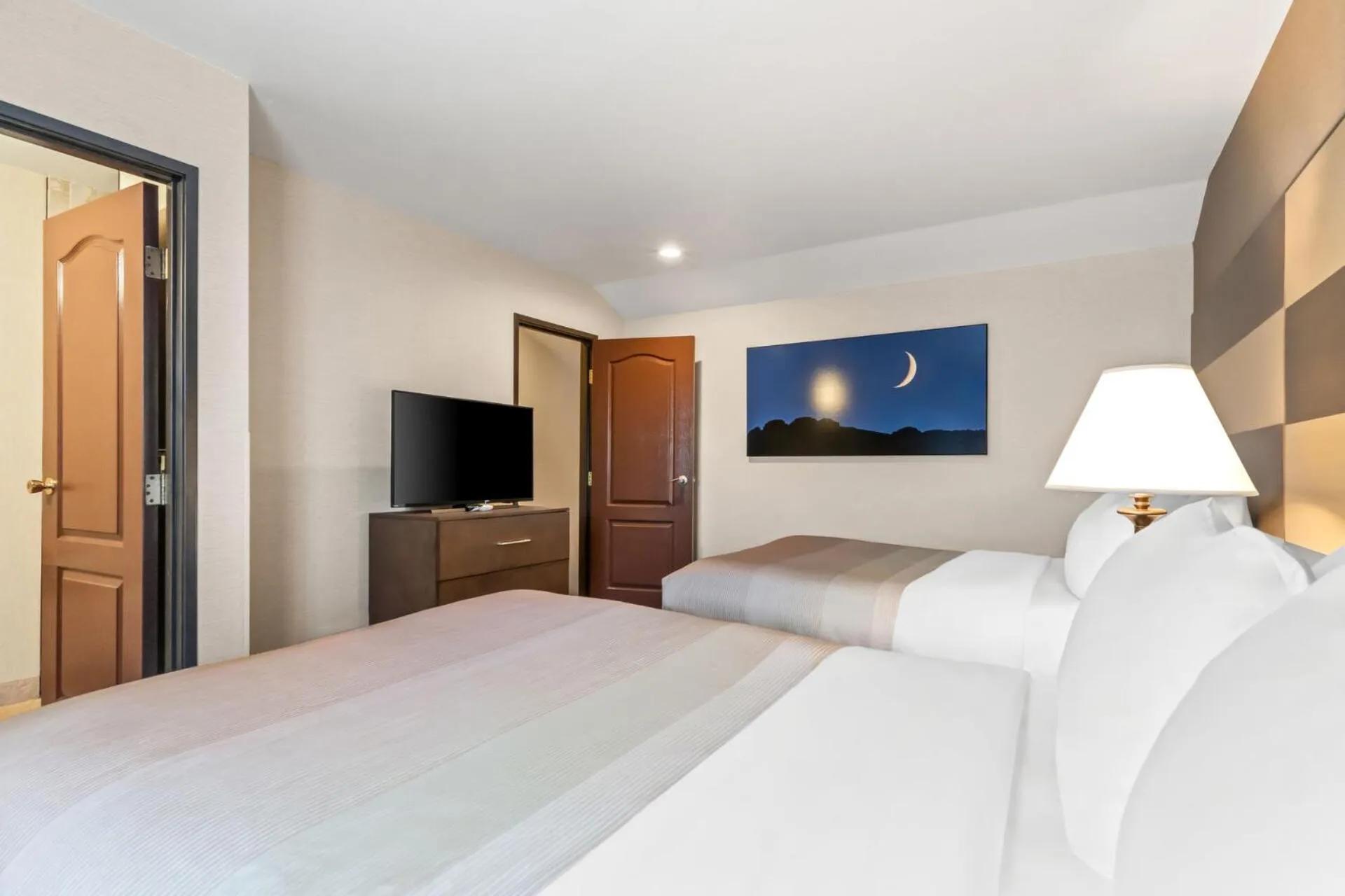 Bed in Quality Inn near Rocky Mountain National Park