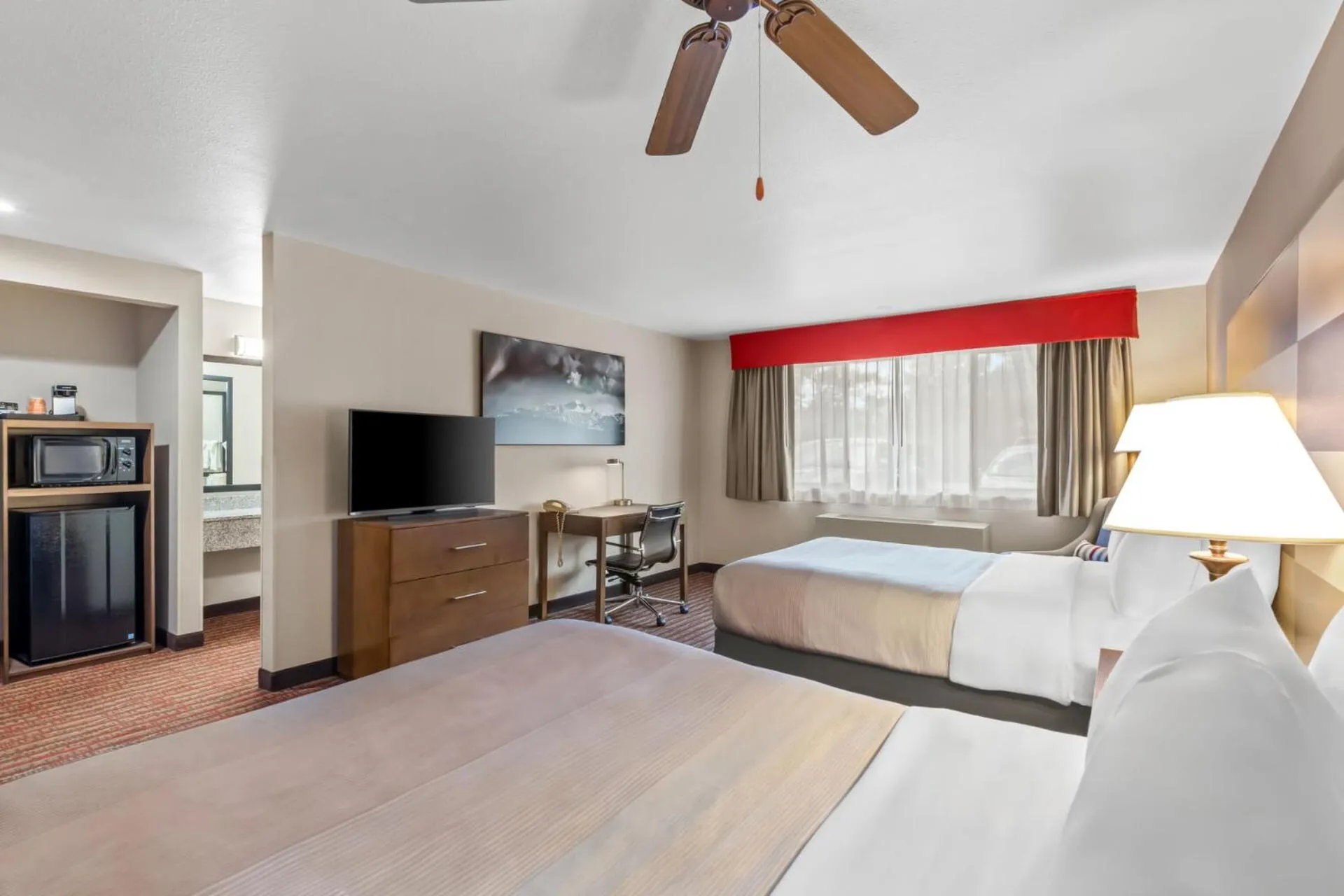 Bed in Quality Inn near Rocky Mountain National Park