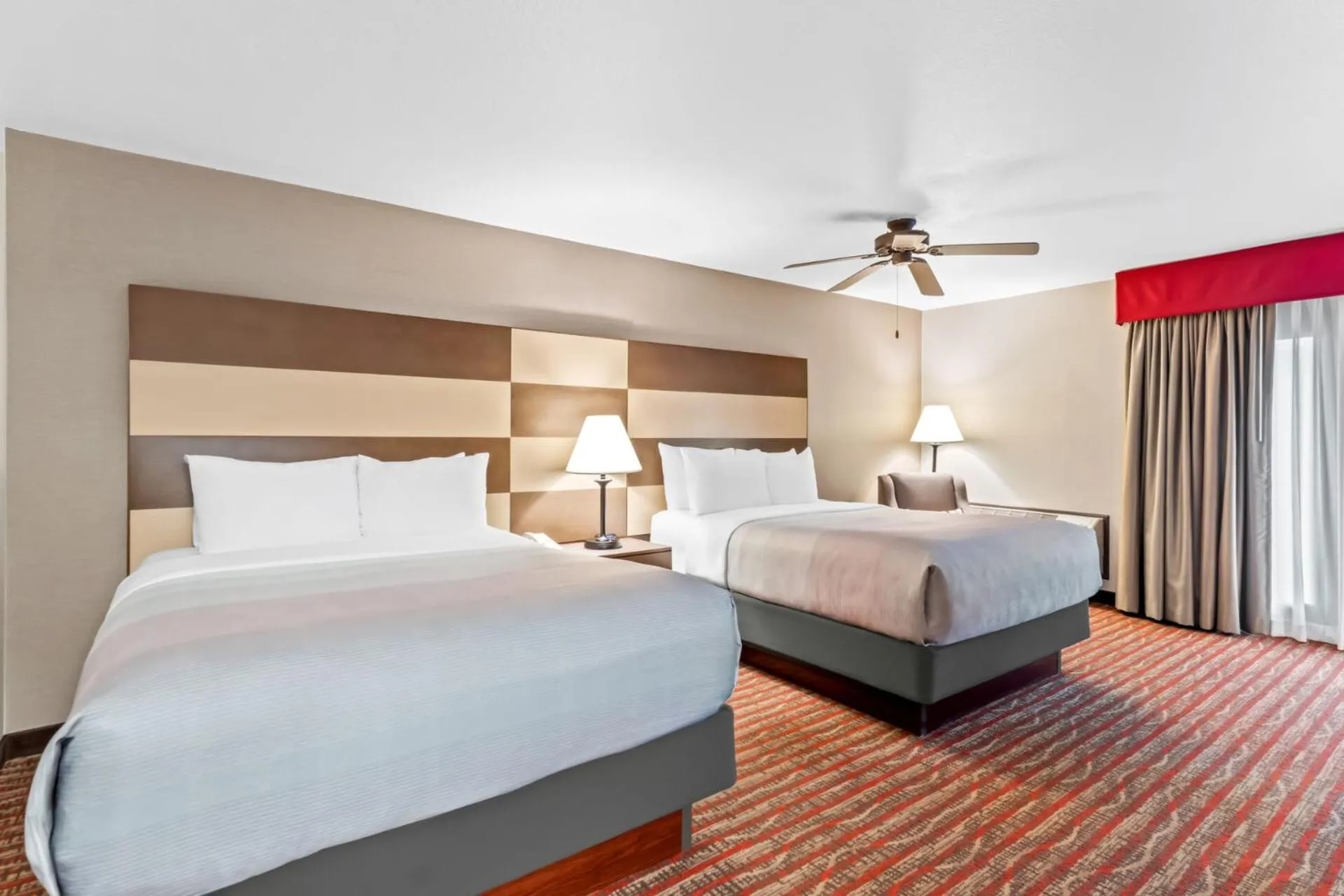 Bed in Quality Inn near Rocky Mountain National Park