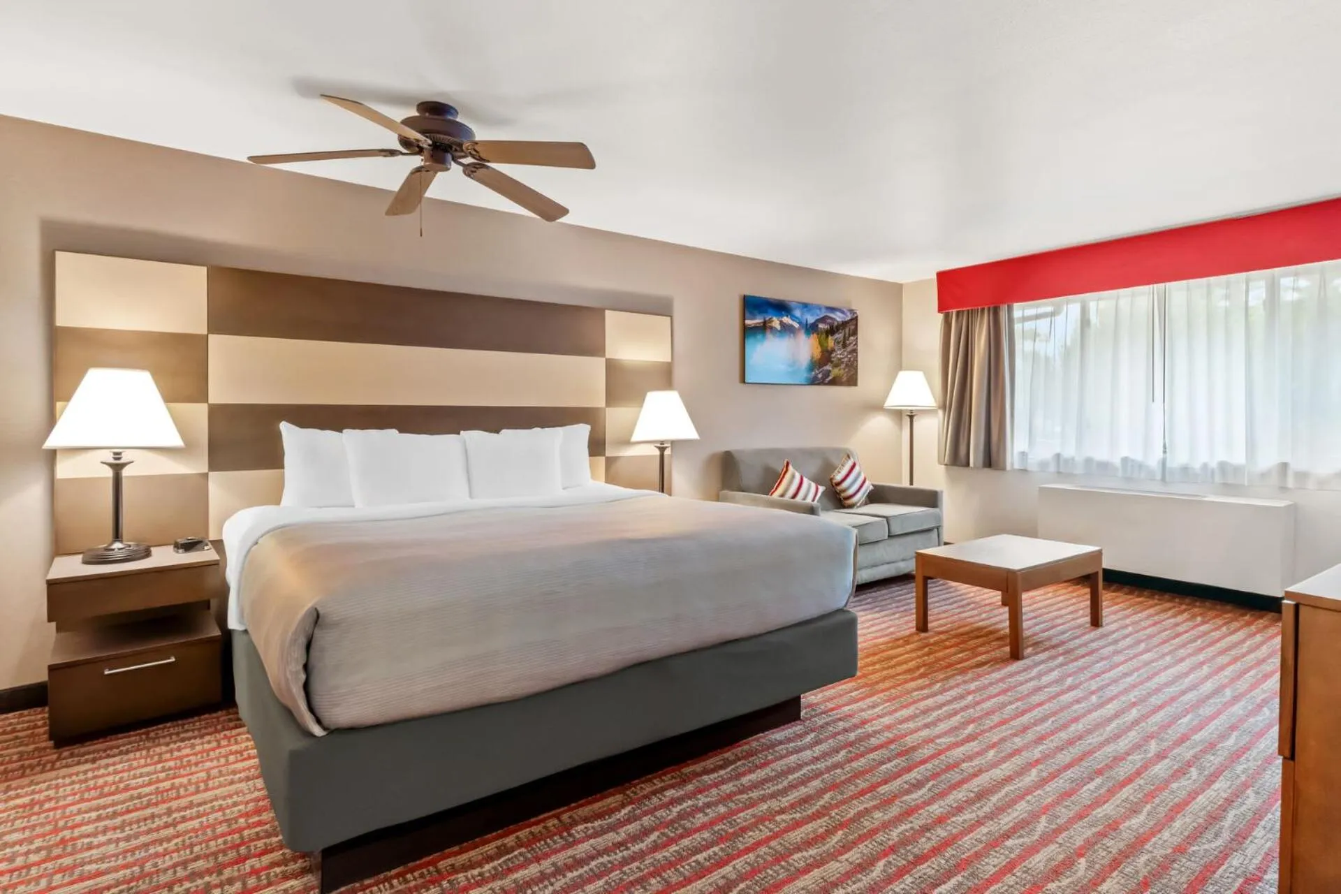 Bed in Quality Inn near Rocky Mountain National Park