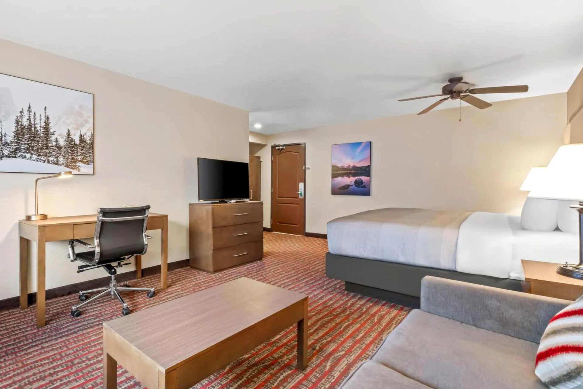 Bed in Quality Inn near Rocky Mountain National Park