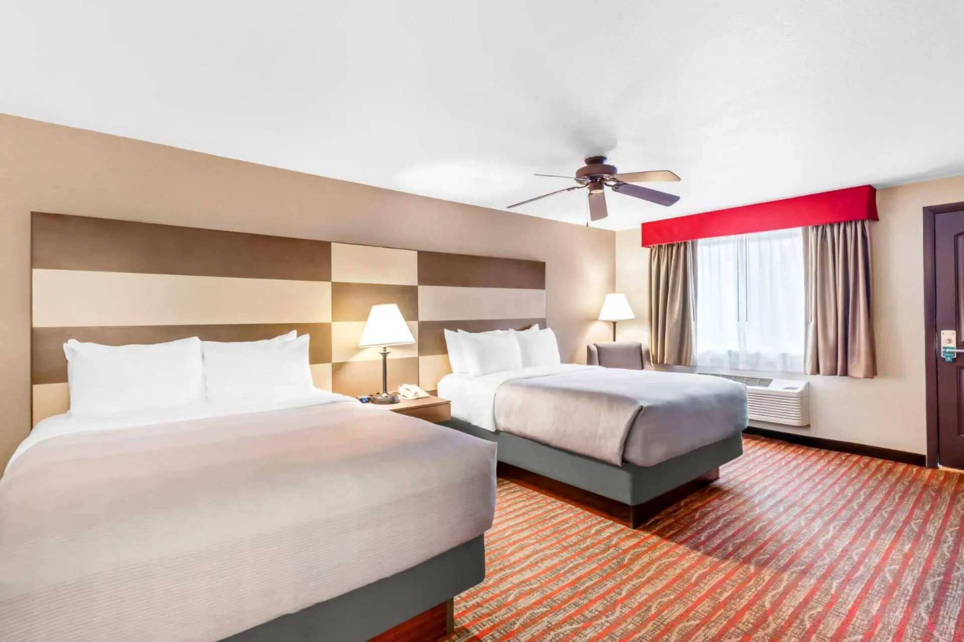 Bed in Quality Inn near Rocky Mountain National Park