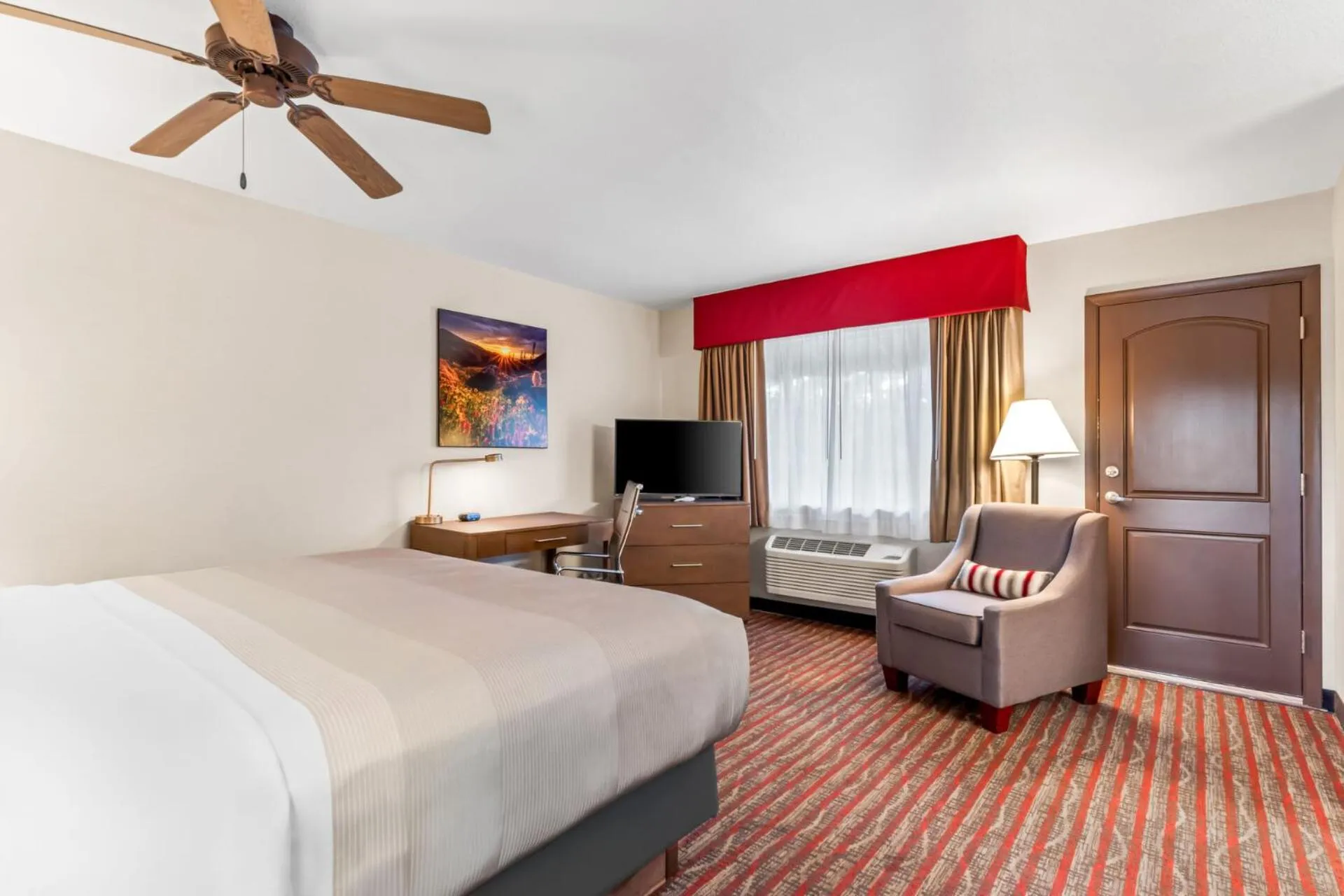 Bed in Quality Inn near Rocky Mountain National Park