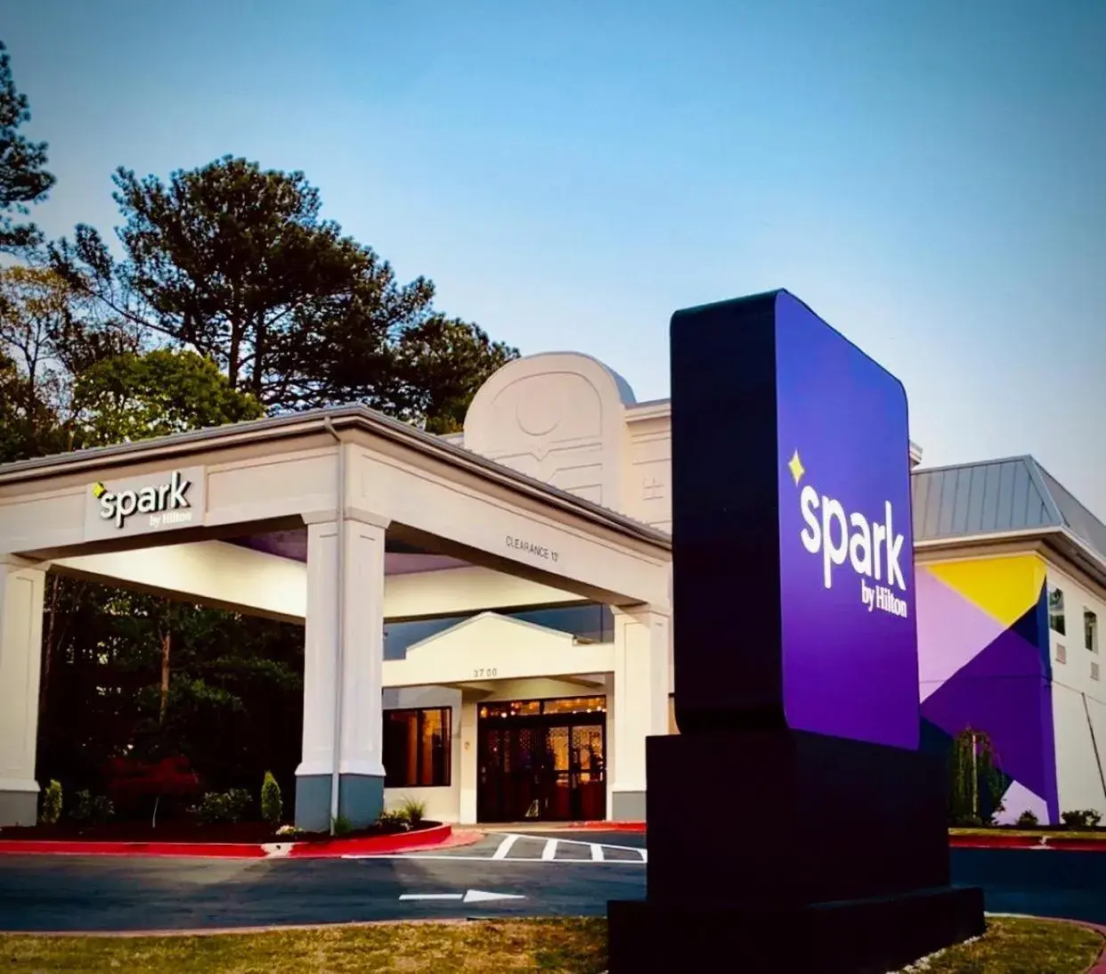 Property building in Spark by Hilton Duluth Property building in Spark by Hilton Duluth