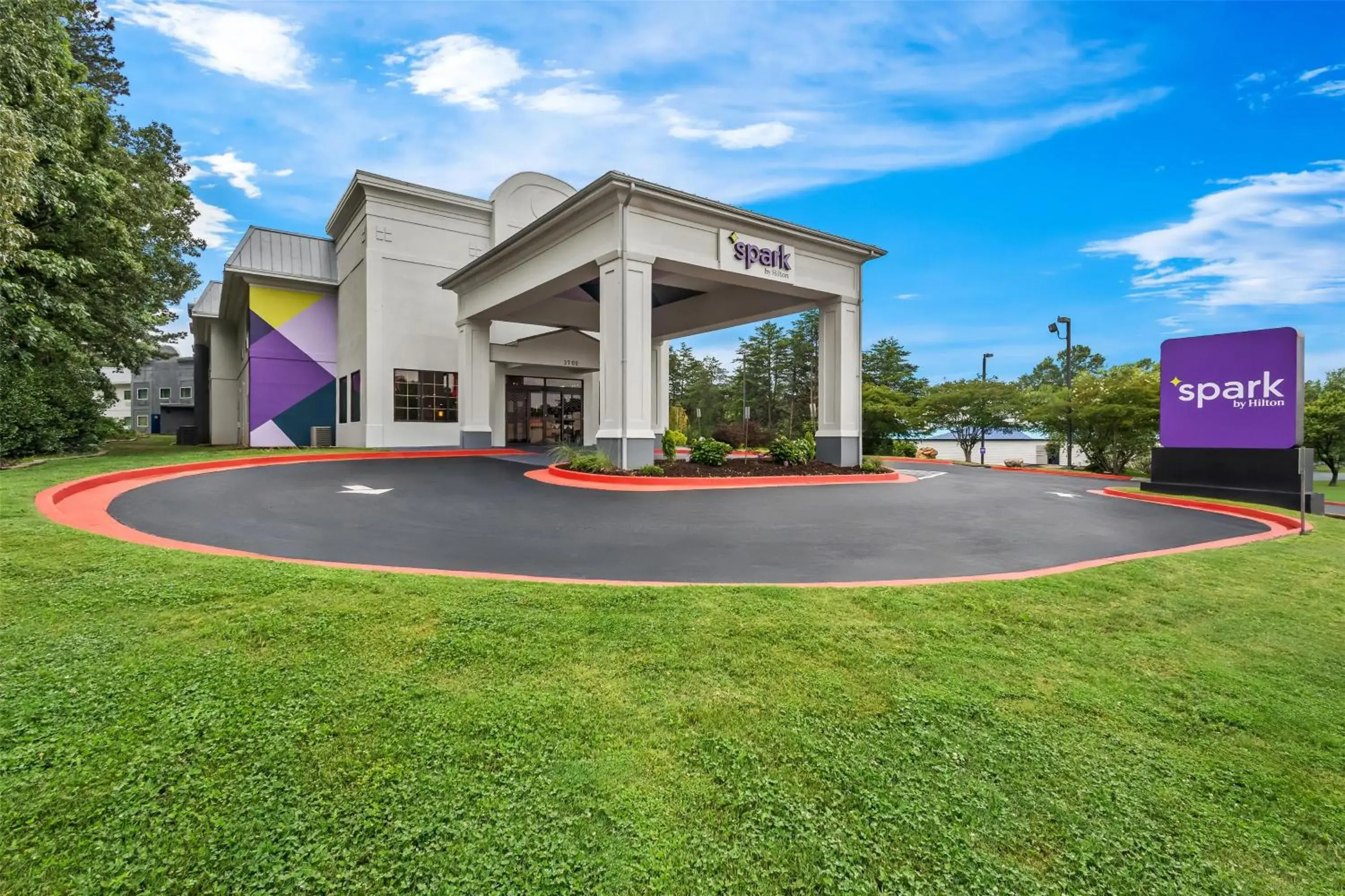 Property building in Spark by Hilton Duluth Property building in Spark by Hilton Duluth