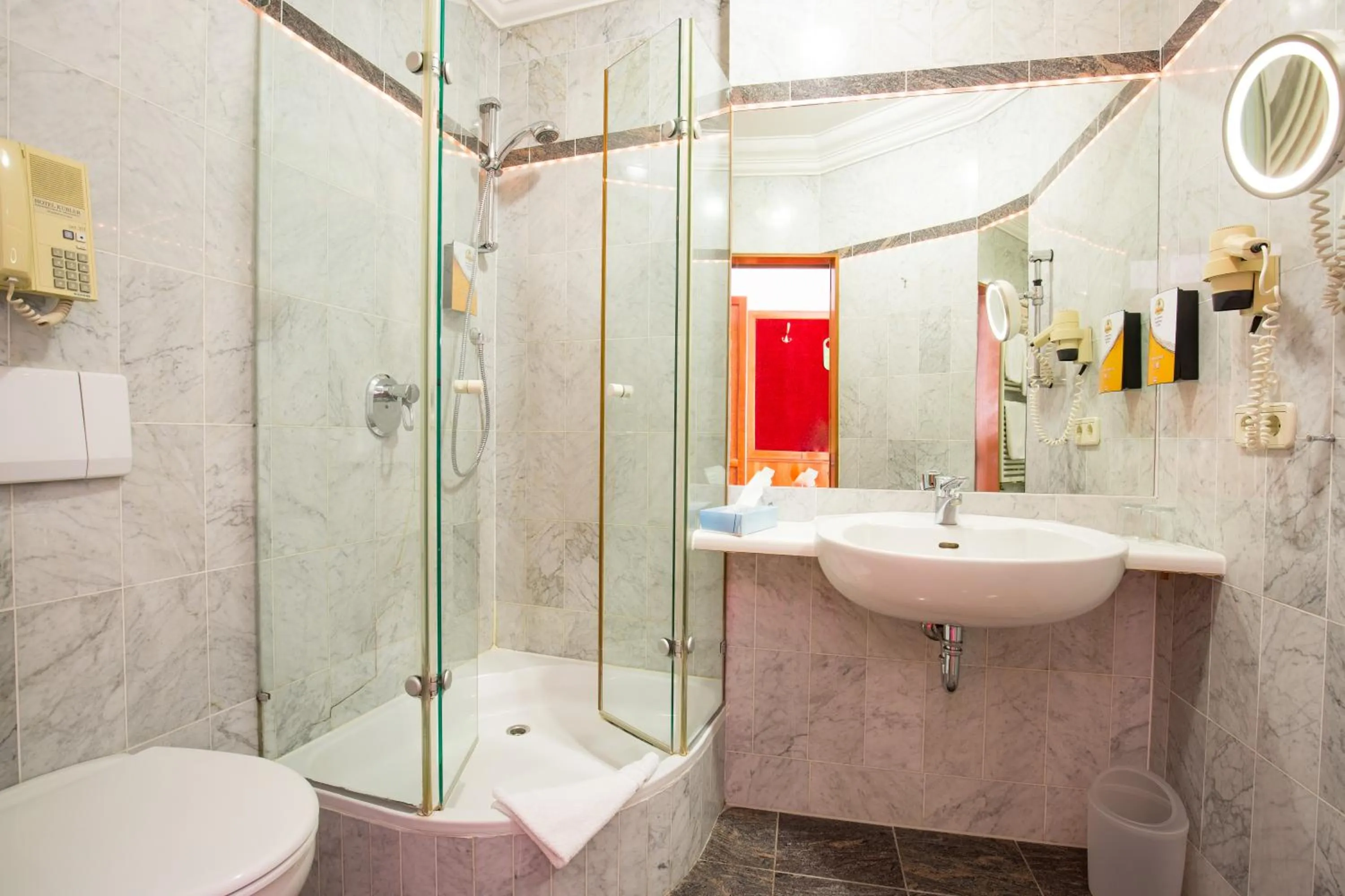 Shower in AAAA Hotelwelt KÜBLER